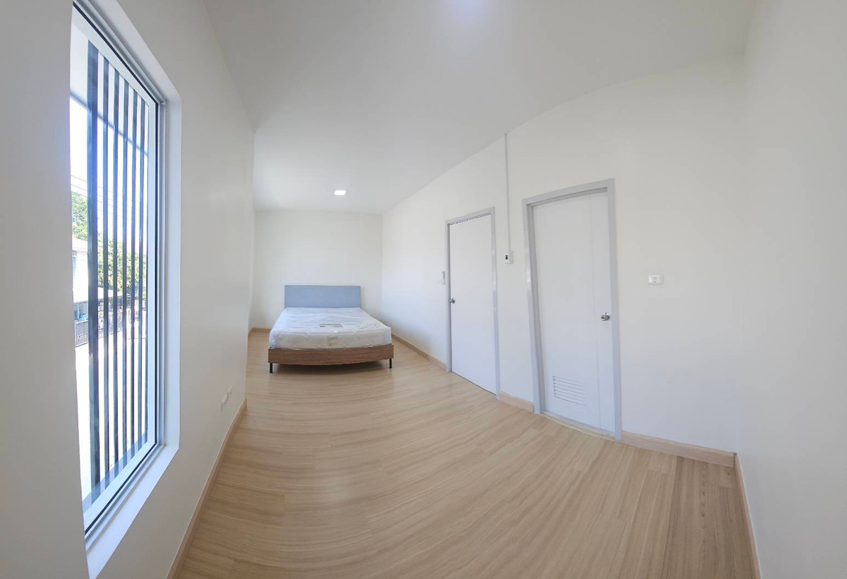 For SaleTownhomePathum Thani,Rangsit, Thammasat : Newly renovated townhouse for sale Ready to move in immediately 💥 Special price only 1.89 million baht 💥 Newly renovated house. The price is less than a million. Not easy to find in this area!