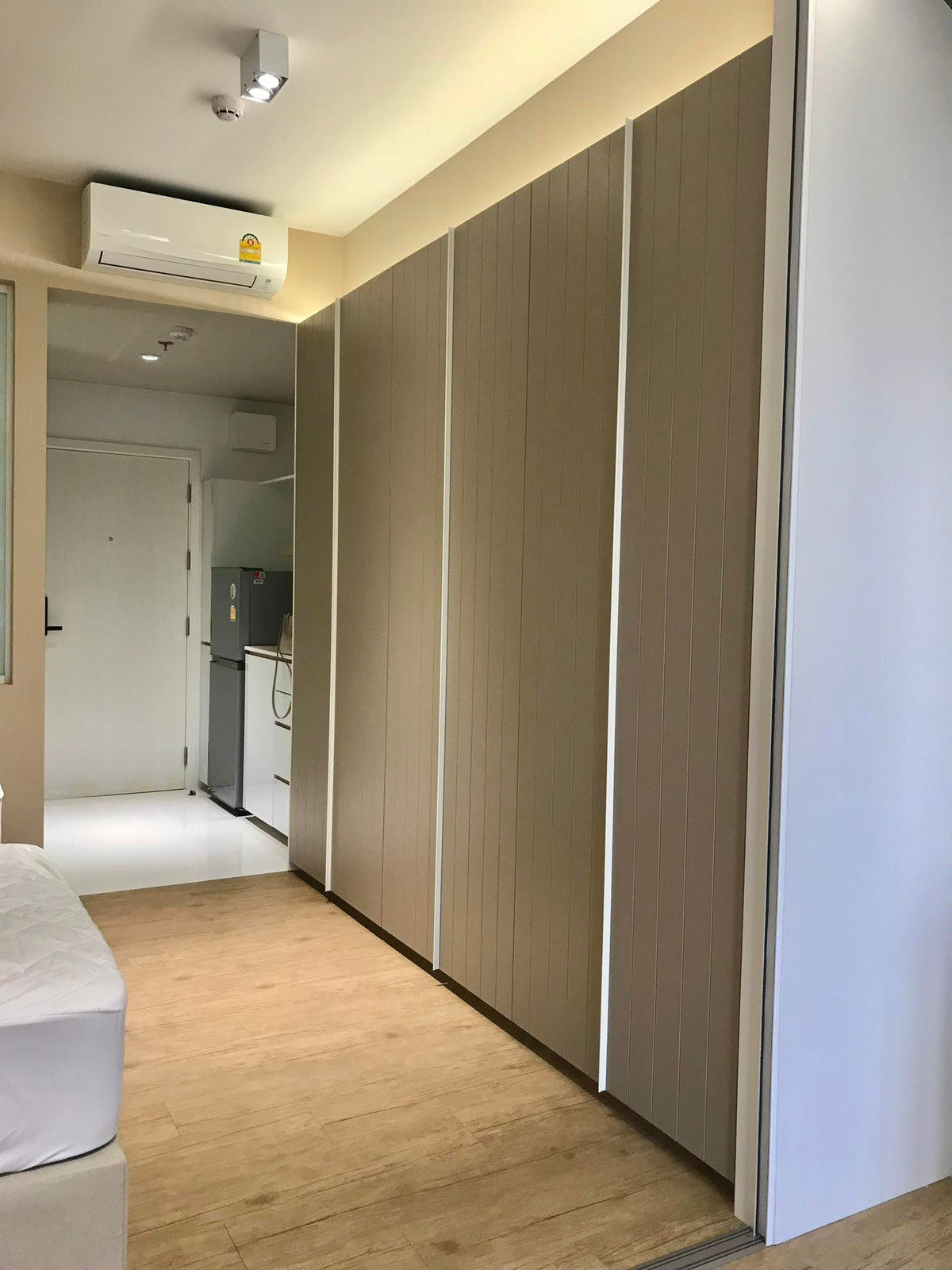 ให้เช่าคอนโดสยาม จุฬา สามย่าน : Triple Y Residence【𝐑𝐄𝐍𝐓】🔥ห้องสไตล์คนเมือง จังหวะชีวิตกระชับ ใช้งานคล่องตัวทุกวัน🔥 ติดต่อไลน์ไอดี: @hacondo