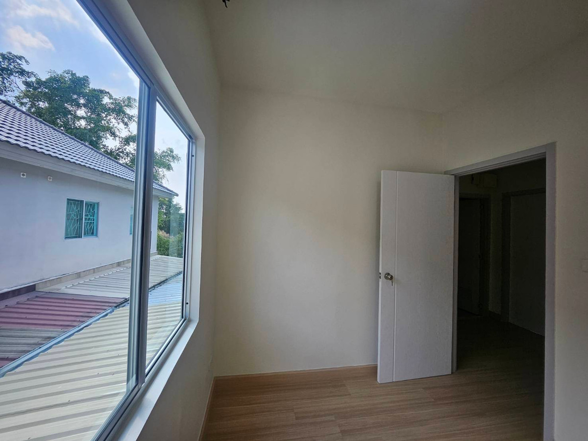 For SaleTownhomePathum Thani,Rangsit, Thammasat : Newly renovated townhouse for sale Ready to move in immediately 💥 Special price only 1.89 million baht 💥 Newly renovated house. The price is less than a million. Not easy to find in this area!