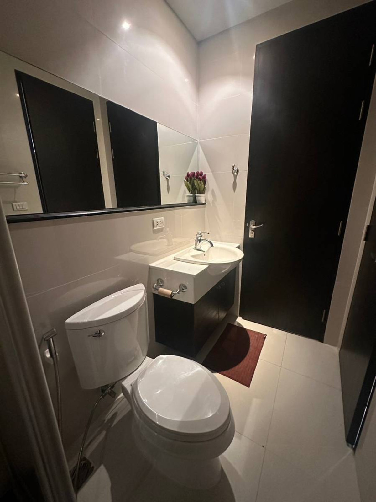 ให้เช่าคอนโดวิทยุ ชิดลม หลังสวน : หรูหรากลางชิดลม! 2 ห้องนอน 2 ห้องน้ำ 73 ตร.ม. พร้อมอยู่ ใกล้ BTS Chidlom, ตอบโจทย์ทุกไลฟ์สไตล์ เพียงเดือนละ 50,000 บาท!