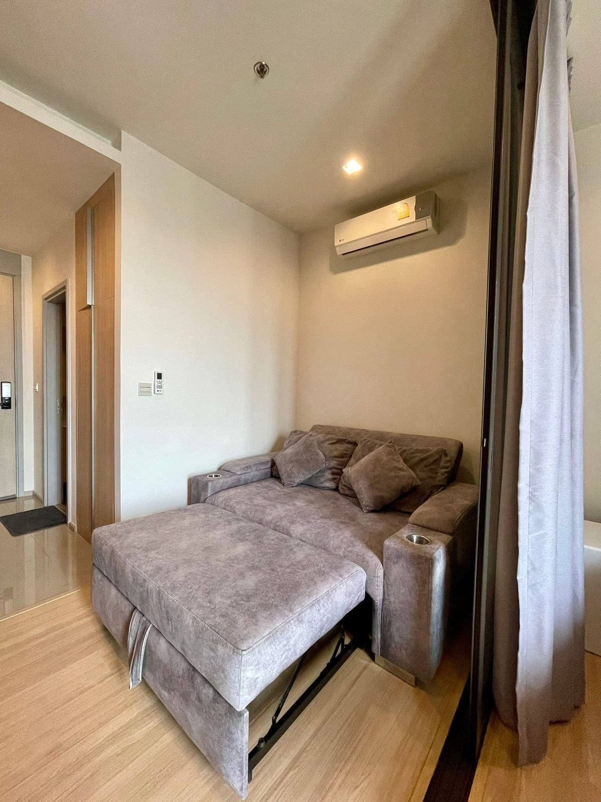 ให้เช่าคอนโดสะพานควาย จตุจักร : ### คอนโดพร้อมอยู่ ใกล้ห้างเซ็นทรัล ลาดพร้าว ใกล้ห้างยูเนี่ยนมอล ใกล้ ม.เกษตรศาสตร์**M Jatujak คอนโดใจกลางเมือง ใกล้ BTS หมอชิต และ MRT จตุจักร**- **ราคาเช่าเพียง 17,000 บาท/เดือน**- **ขนาด 28 ตร.ม. 1 ห้องนอน 1 ห้องน้ำ**- **สถานที่ใกล้เคียง**: ตลาดจ