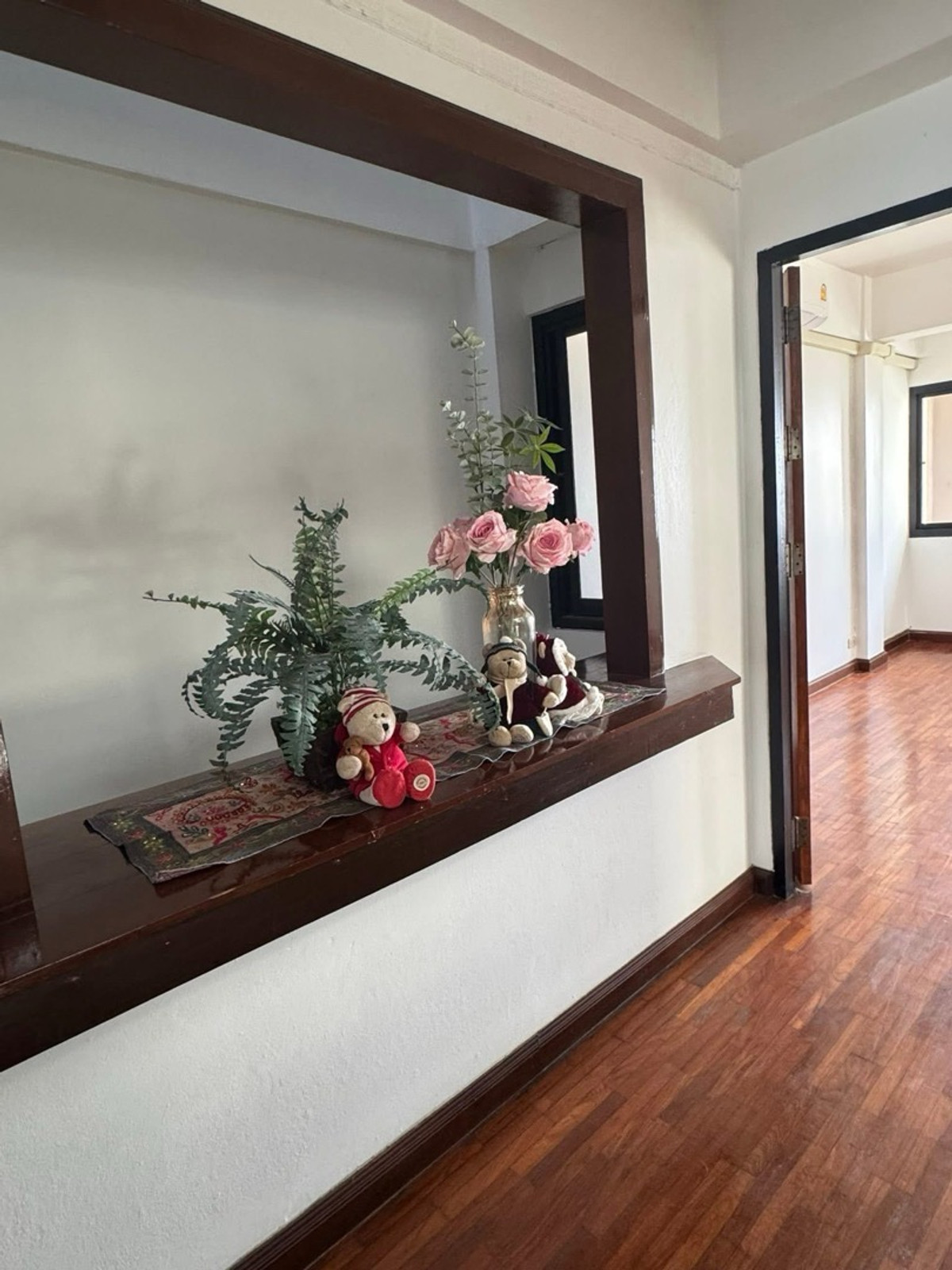 ให้เช่าโฮมออฟฟิศนานา : โฮมออฟฟิศให้เช่า สุขุมวิท 4 รีโนเวทใหม่ทั้งหลัง เหมาะทำสำนักงาน บริษัท และคลินิก