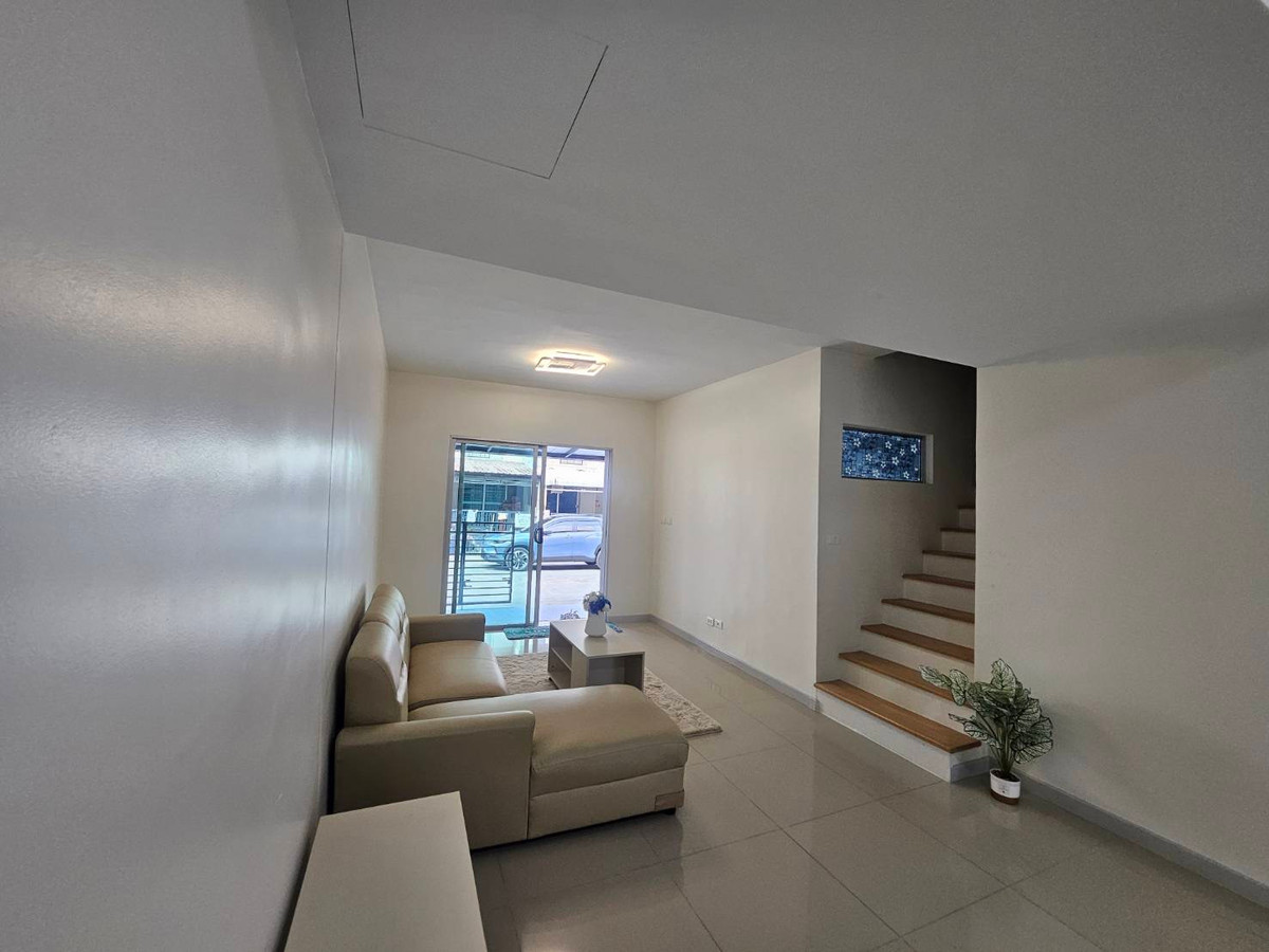 For SaleTownhomePathum Thani,Rangsit, Thammasat : Newly renovated townhouse for sale Ready to move in immediately 💥 Special price only 1.89 million baht 💥 Newly renovated house. The price is less than a million. Not easy to find in this area!