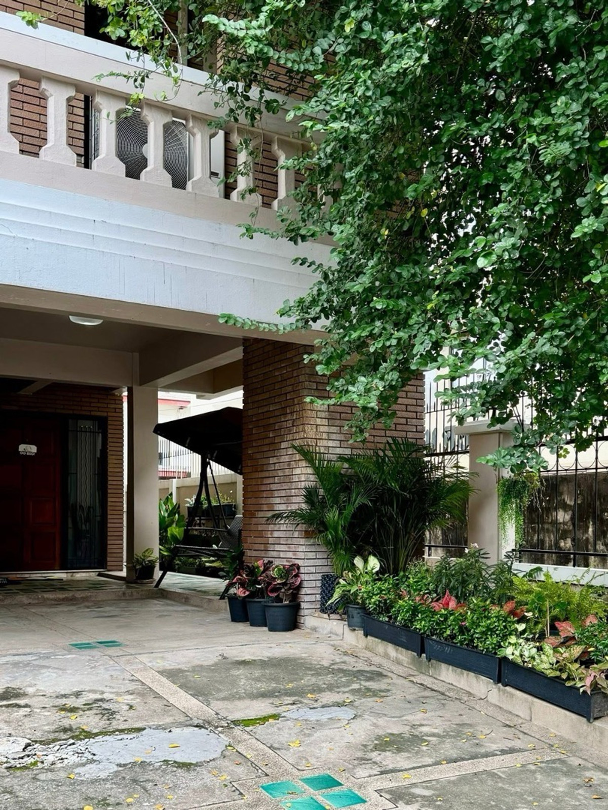 For RentHome OfficeNana, North Nana,Sukhumvit13, Soi Nana : Newly Renovated Large Home Office for Rent on Sukhumvit 4 Suitable for Office Clinic or Organization