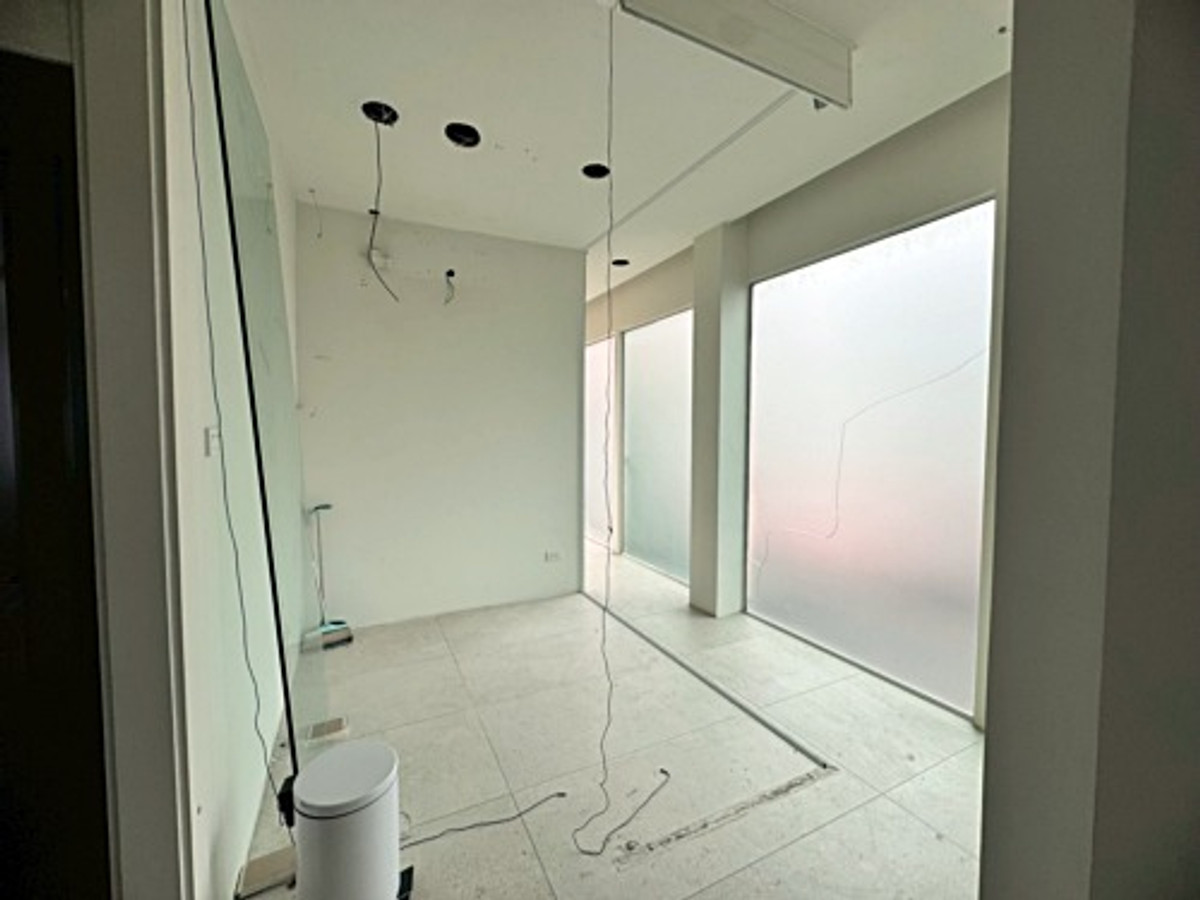 For RentOfficeSukhumvit, Asoke, Thonglor : Office space for rent, Soi Sukhumvit 55 (Thonglor 13), good location near business areas (N.1974)