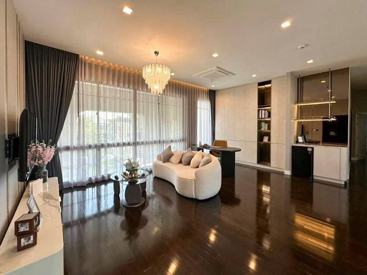 ขายบ้านลาดกระบัง สุวรรณภูมิ : บ้านเดี่ยว แกรนด์ บางกอก บูเลอวาร์ด กรุงเทพกรีฑา / 5 ห้องนอน (ขาย), Grand Bangkok Boulevard Krungthepkreetha / Detached House 5 Bedrooms (FOR SALE) BZD122