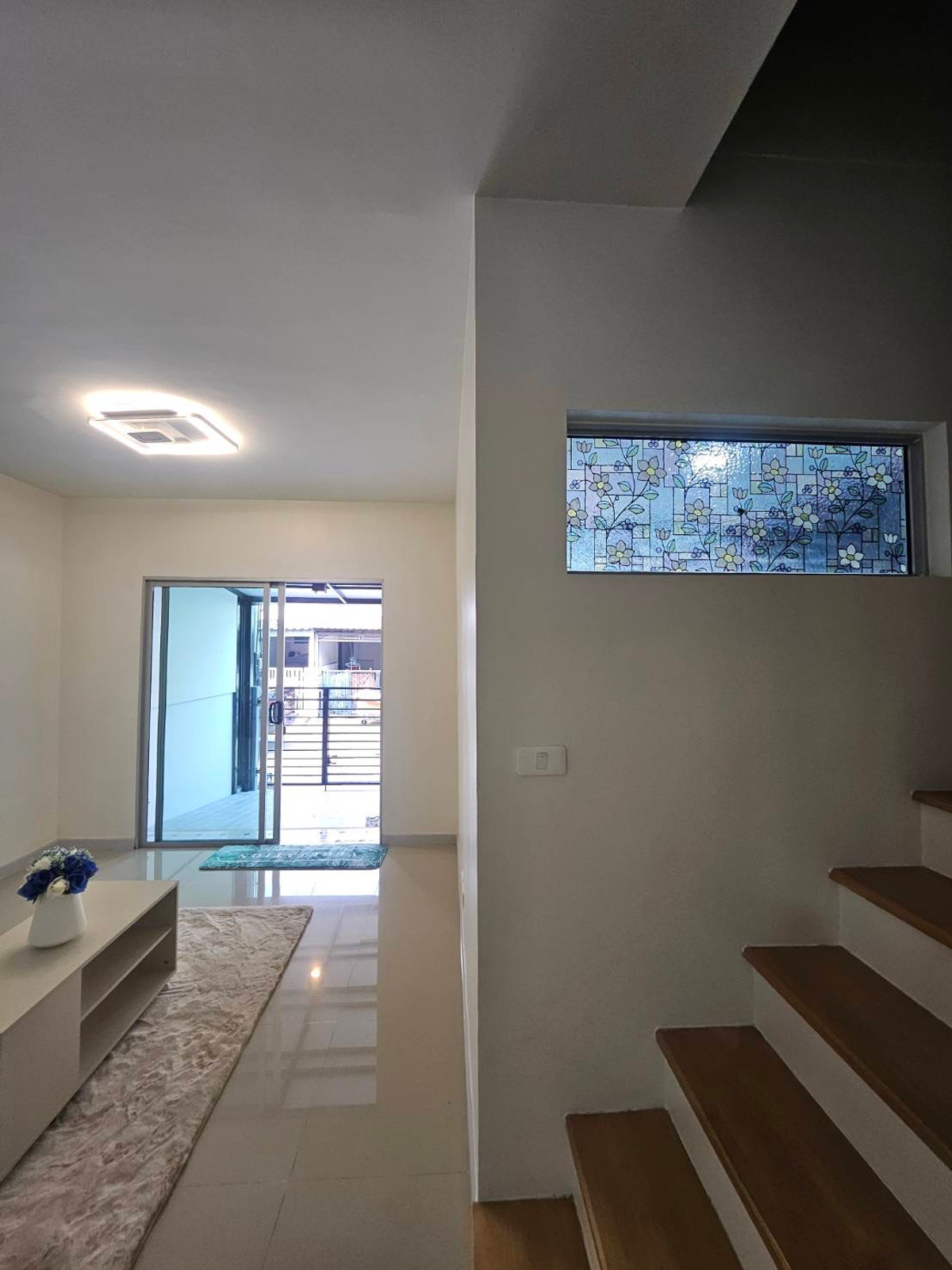 For SaleTownhomePathum Thani,Rangsit, Thammasat : Newly renovated townhouse for sale Ready to move in immediately 💥 Special price only 1.89 million baht 💥 Newly renovated house. The price is less than a million. Not easy to find in this area!