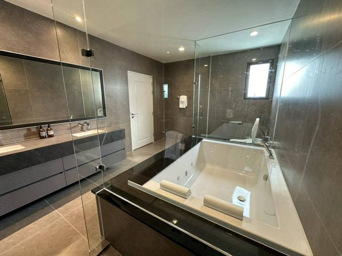 For RentHouseLadkrabang, Suwannaphum Airport : Single house Grand Bangkok Boulevard Krungthep Kreetha / 5 bedrooms (FOR RENT) BZD122