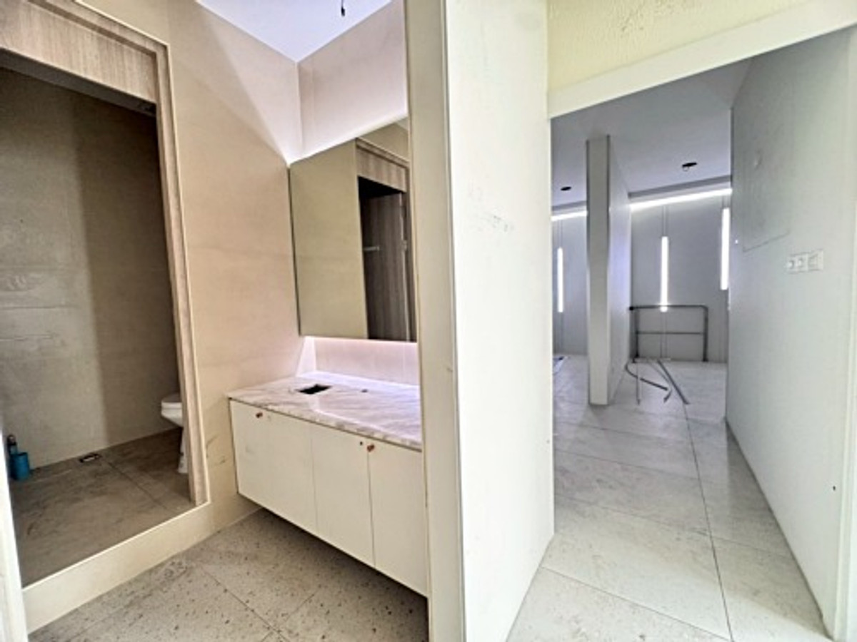 For RentOfficeSukhumvit, Asoke, Thonglor : Office space for rent, Soi Sukhumvit 55 (Thonglor 13), good location near business areas (N.1974)