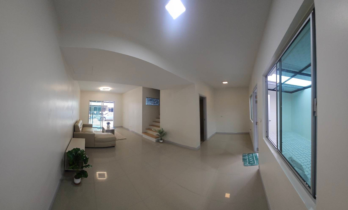For SaleTownhomePathum Thani,Rangsit, Thammasat : Newly renovated townhouse for sale Ready to move in immediately 💥 Special price only 1.89 million baht 💥 Newly renovated house. The price is less than a million. Not easy to find in this area!