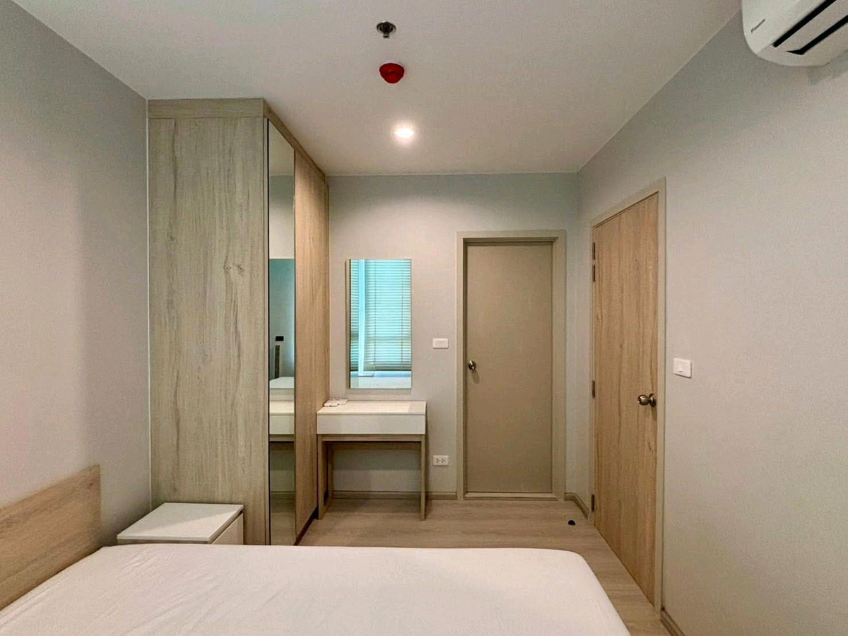 For RentCondoPattanakan, Srinakarin : 📍 Near MRT Sri Lasalle (Yellow Line), good rent, more than worth the price, suitable for working people and students. Ready to move in immediately 🏙✨ Room available, ready to move in.