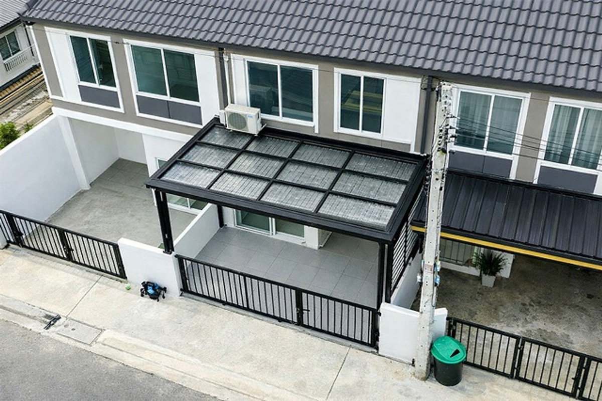 For RentTownhomePathum Thani,Rangsit, Thammasat : Vergin! Talad Thai 3.2km. BigC KhlongSam 1.9km. Townhome for rent Baan Pruksa Khlong Sam Brand new f