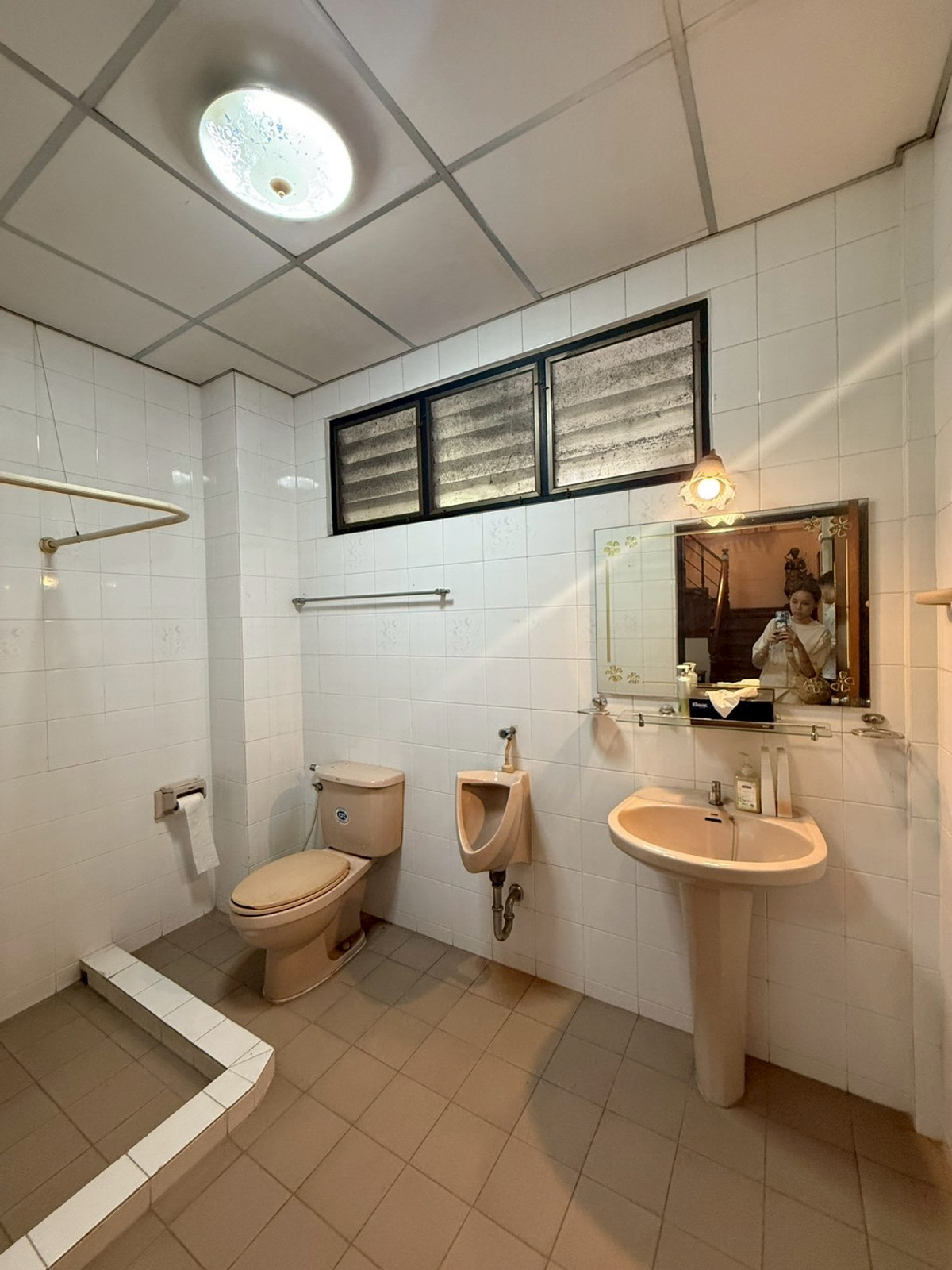 ให้เช่าบ้านพระราม 9 เพชรบุรีตัดใหม่ RCA : บ้านเดี่ยวให้เช่า ใกล้พระราม 9 - เอกมัย เดินทางง่าย ห้องนอนเยอะ พื้นที่กว้าง 150 ตร.วา. นัดชมด่วนโทร