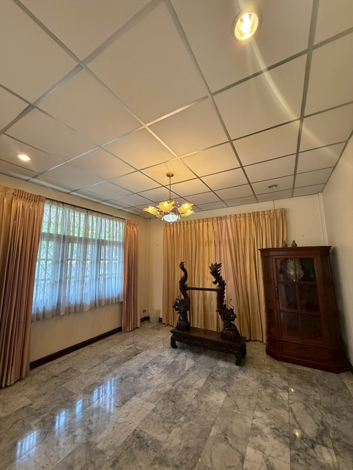 ให้เช่าบ้านพระราม 9 เพชรบุรีตัดใหม่ RCA : บ้านเดี่ยวให้เช่า ใกล้พระราม 9 - เอกมัย เดินทางง่าย ห้องนอนเยอะ พื้นที่กว้าง 150 ตร.วา. นัดชมด่วนโทร