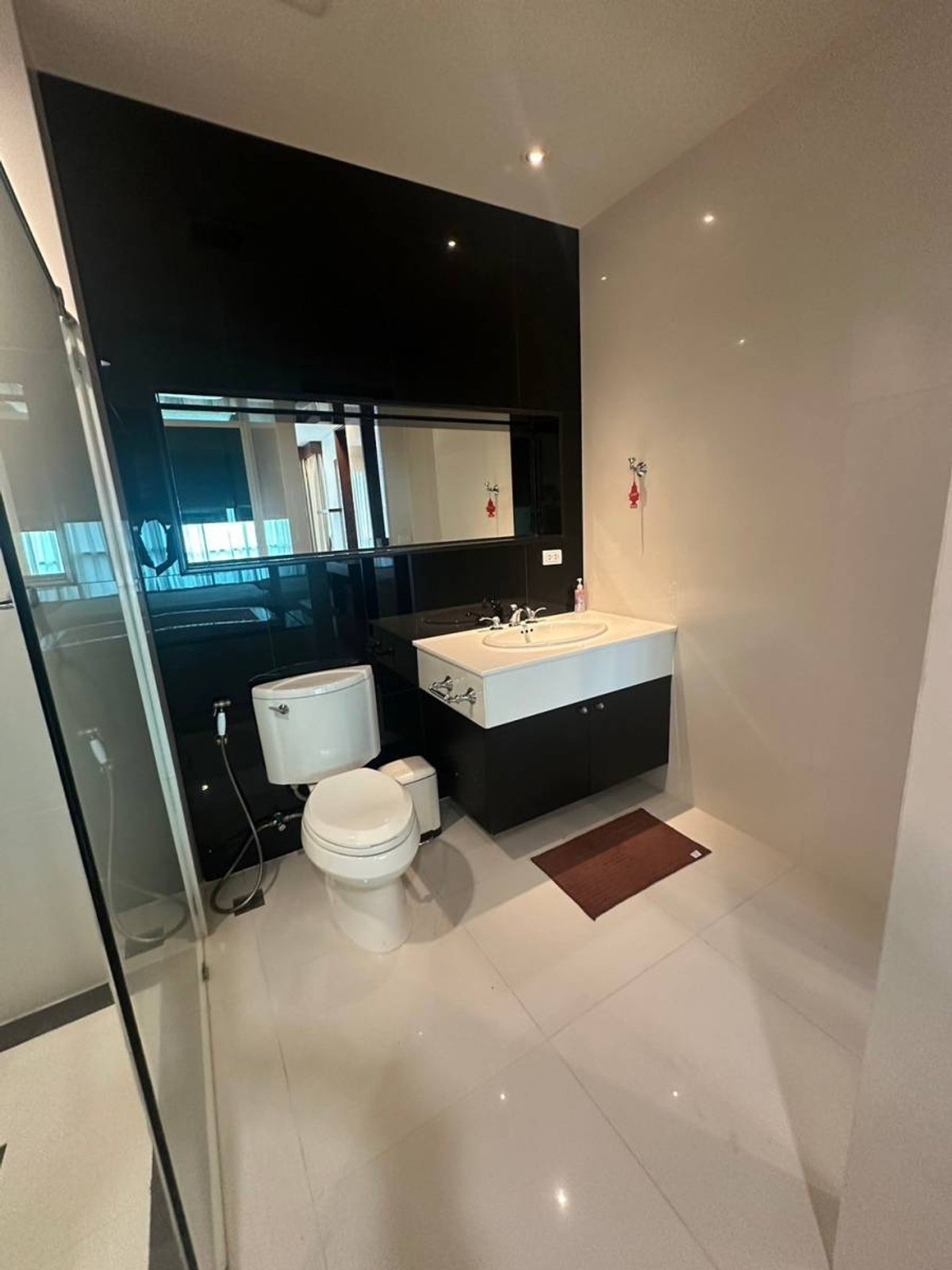 ให้เช่าคอนโดวิทยุ ชิดลม หลังสวน : หรูหรากลางชิดลม! 2 ห้องนอน 2 ห้องน้ำ 73 ตร.ม. พร้อมอยู่ ใกล้ BTS Chidlom, ตอบโจทย์ทุกไลฟ์สไตล์ เพียงเดือนละ 50,000 บาท!