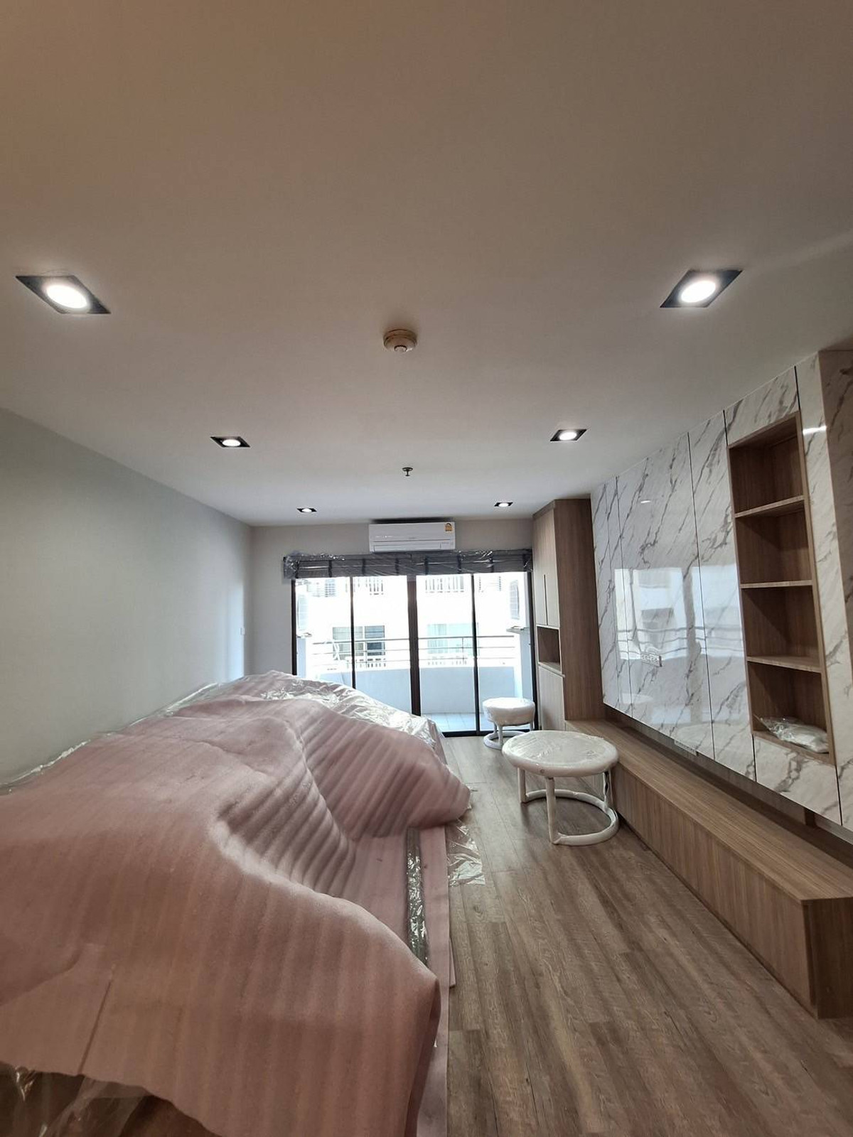 ให้เช่าคอนโดสุขุมวิท อโศก ทองหล่อ : เช่าคอนโดหรู 3 นอน 2 น้ำ 119 ตร.ม. ใจกลางทองหล่อ! ใกล้ BTS/MSRT พร้อมฟิตเนส-สระว่ายน้ำ เดือนละ 60,000 บาท