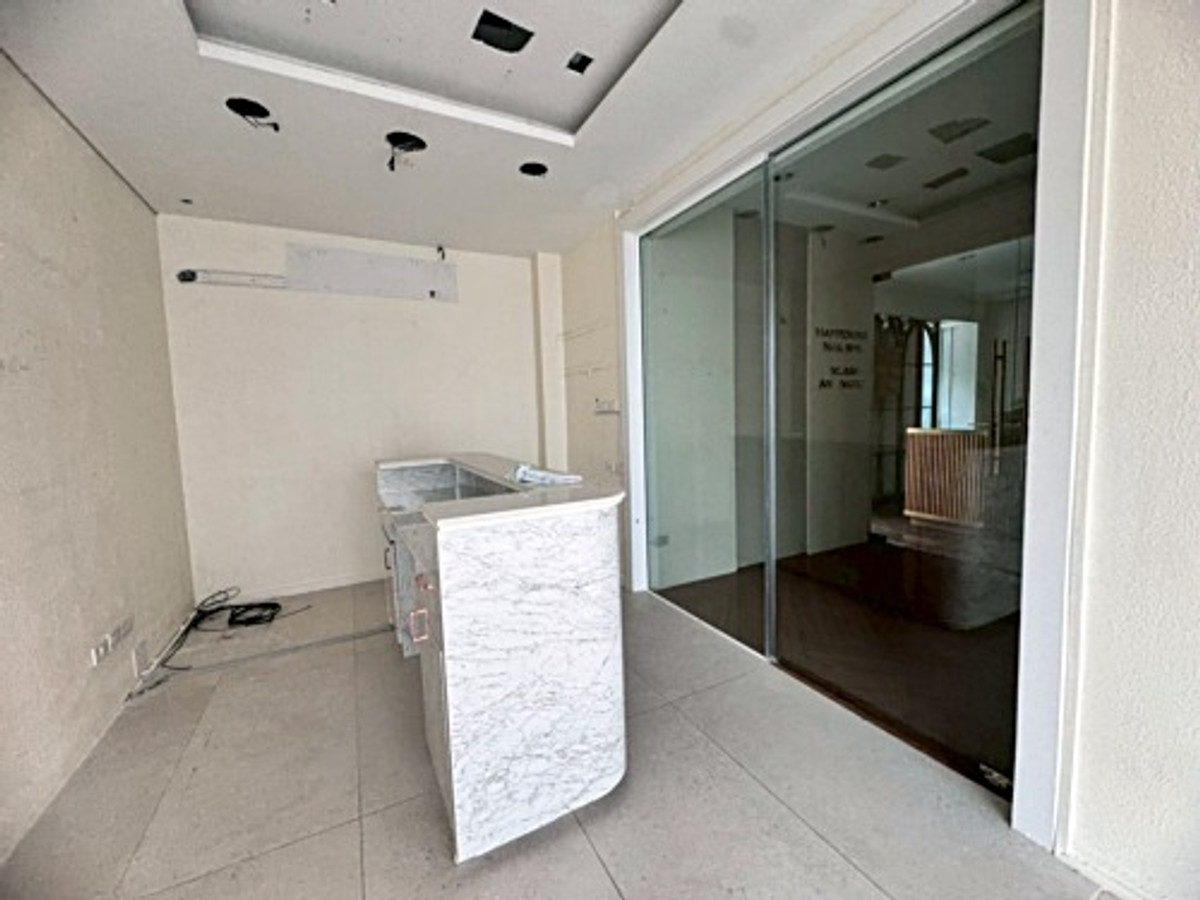 For RentOfficeSukhumvit, Asoke, Thonglor : Office space for rent, Soi Sukhumvit 55 (Thonglor 13), good location near business areas (N.1974)