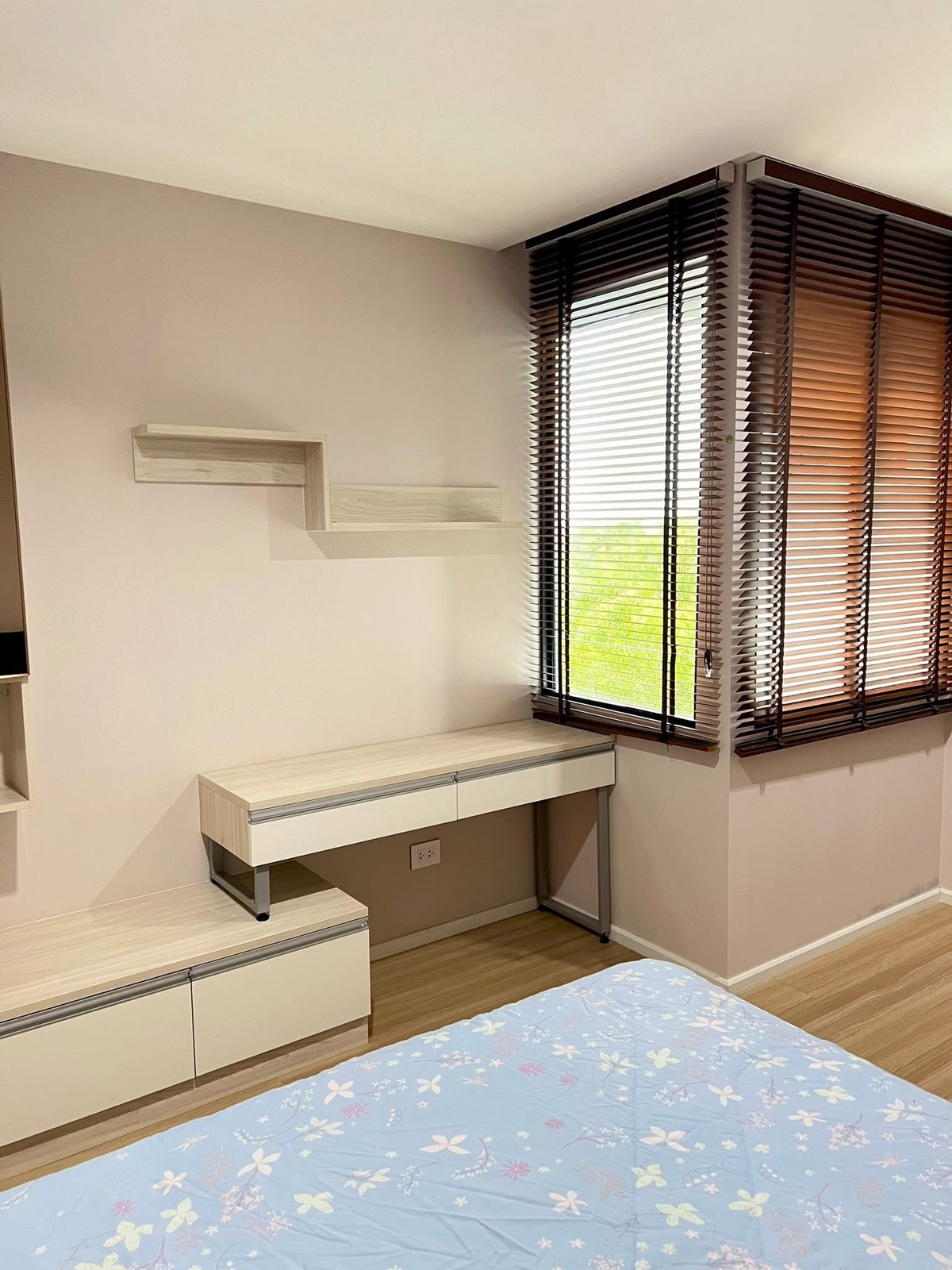 For RentTownhomePattanakan, Srinakarin : Corner 3.5-storey townhome for rent at Nirvana Define on New Krungthep Kreetha road