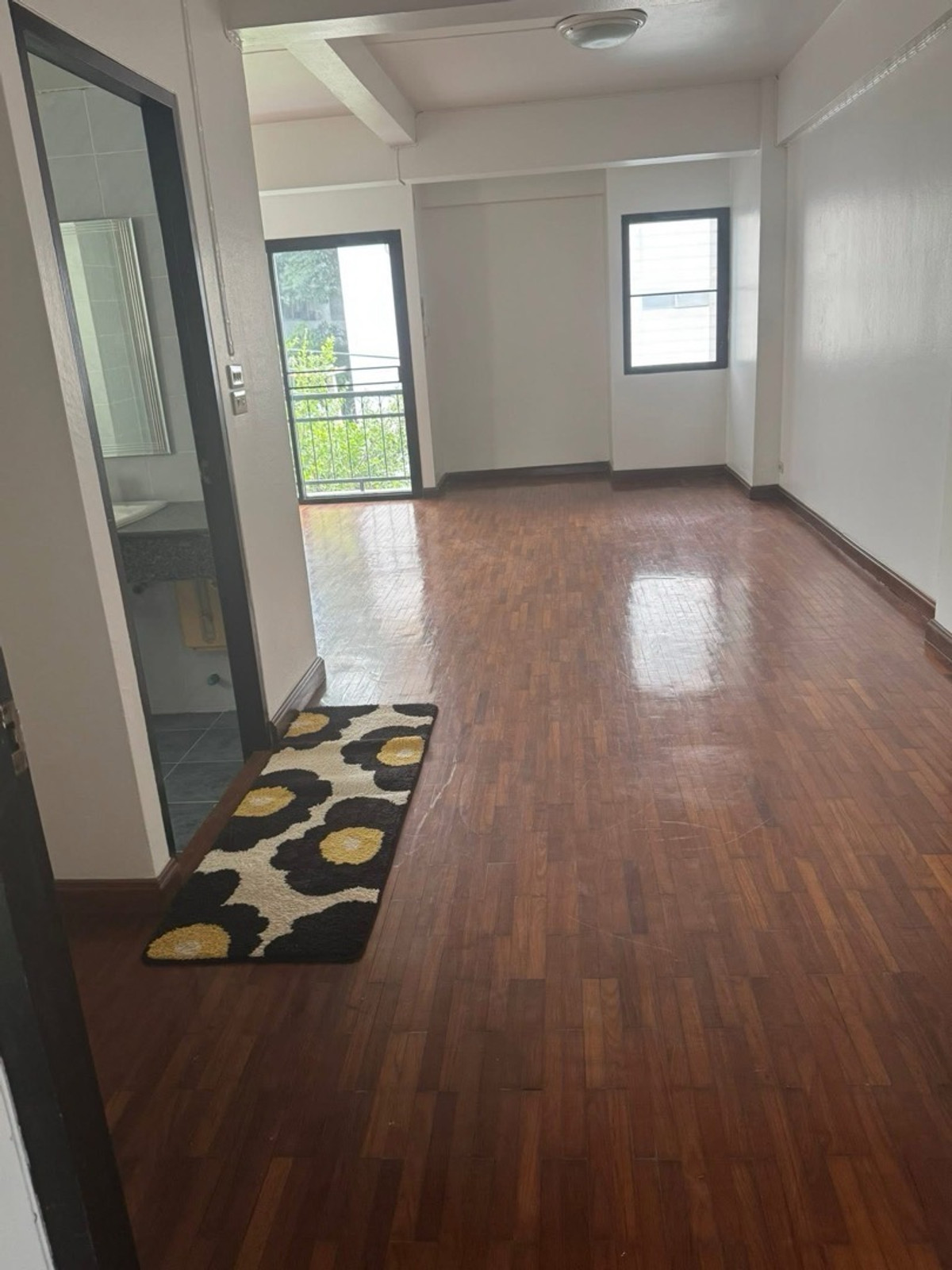 ให้เช่าโฮมออฟฟิศนานา : โฮมออฟฟิศให้เช่า สุขุมวิท 4 รีโนเวทใหม่ทั้งหลัง เหมาะทำสำนักงาน บริษัท และคลินิก