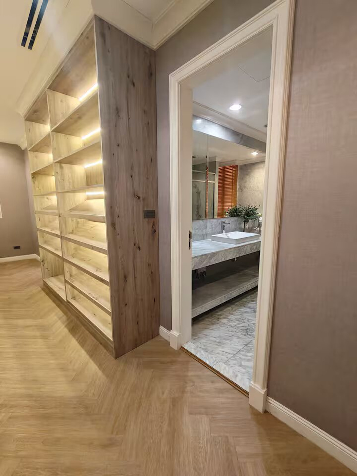 ให้เช่าทาวน์โฮมสุขุมวิท อโศก ทองหล่อ : ✨ให้เช่าบ้านหรู8ชั้นขนาดใหญ่เลี้ยงสัตว์ได้ย่านพร้อมพงษ์ 4ห้องนอน 680ตรม. เฟอร์นิเจอร์ครบ พร้อมสระว่ายน้ำและลิฟท์ส่วนตัว ใกล้BTS พร้อมพงษ์