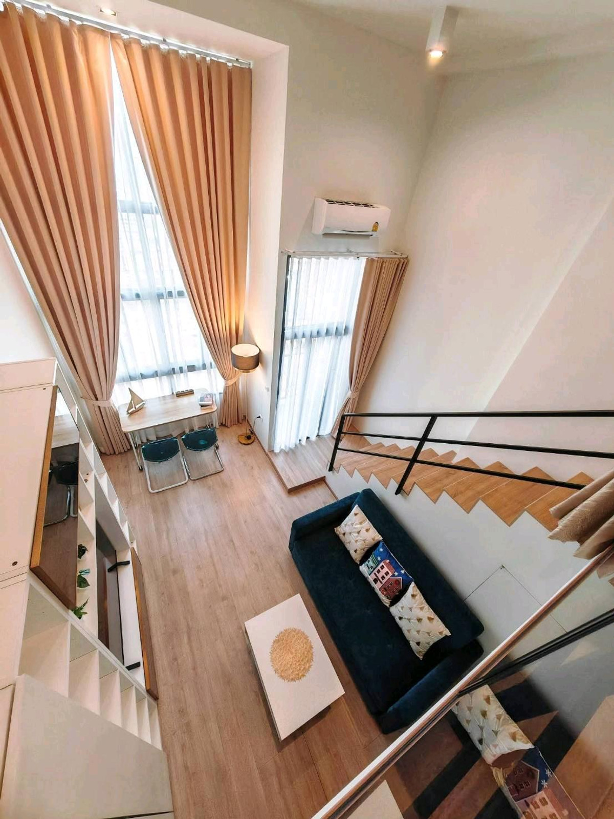 ให้เช่าคอนโดพระราม 9 เพชรบุรีตัดใหม่ RCA : 📍 ทำเลศักยภาพ ใจกลางพระราม 9 ใกล้ MRT และศูนย์การค้าครบครัน ห้องว่างพร้อมเข้าอยู่