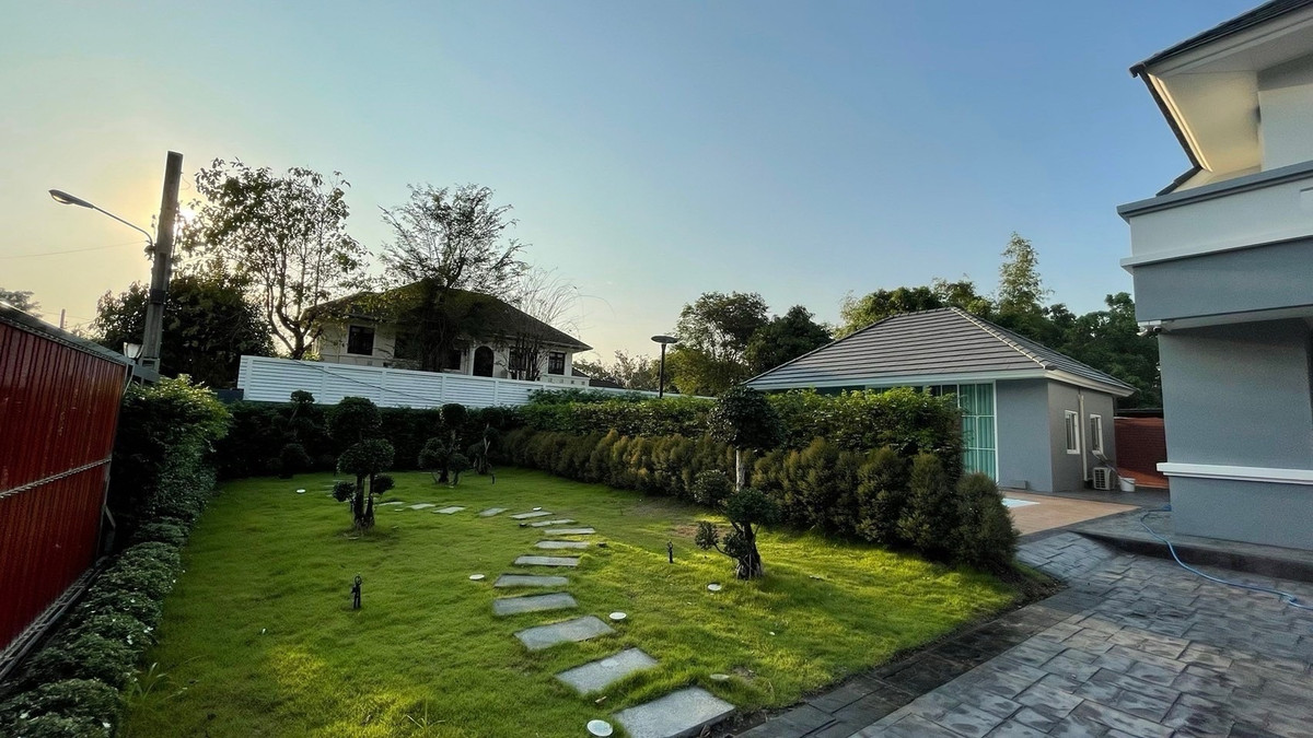 บ้านนวมินทร์ รามอินทรา : บ้านหรูพร้อมเรือนรับรองและสระว่ายน้ำส่วนตัว บนที่ดินขนาด 1 ไร่ ทำเลออเงิน รามอินทรา ใกล้ทางด่วน