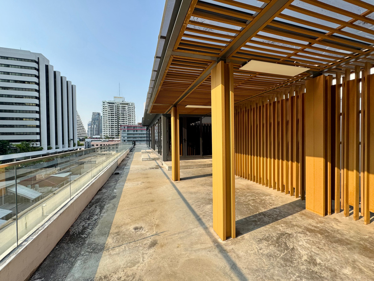 ให้เช่าร้านค้า/ตลาดนัดสาทร นราธิวาส : Best Deal‼️Rooftop 527ตร.ม. ติดถ.สาทร เพียง 200ม.จาก BTS ช่องนนทรี