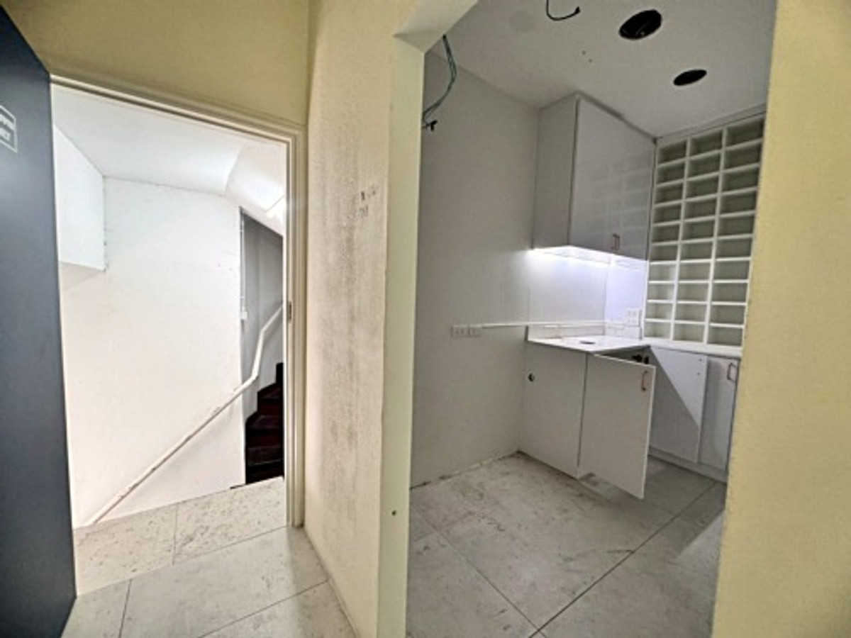 For RentOfficeSukhumvit, Asoke, Thonglor : Office space for rent, Soi Sukhumvit 55 (Thonglor 13), good location near business areas (N.1974)