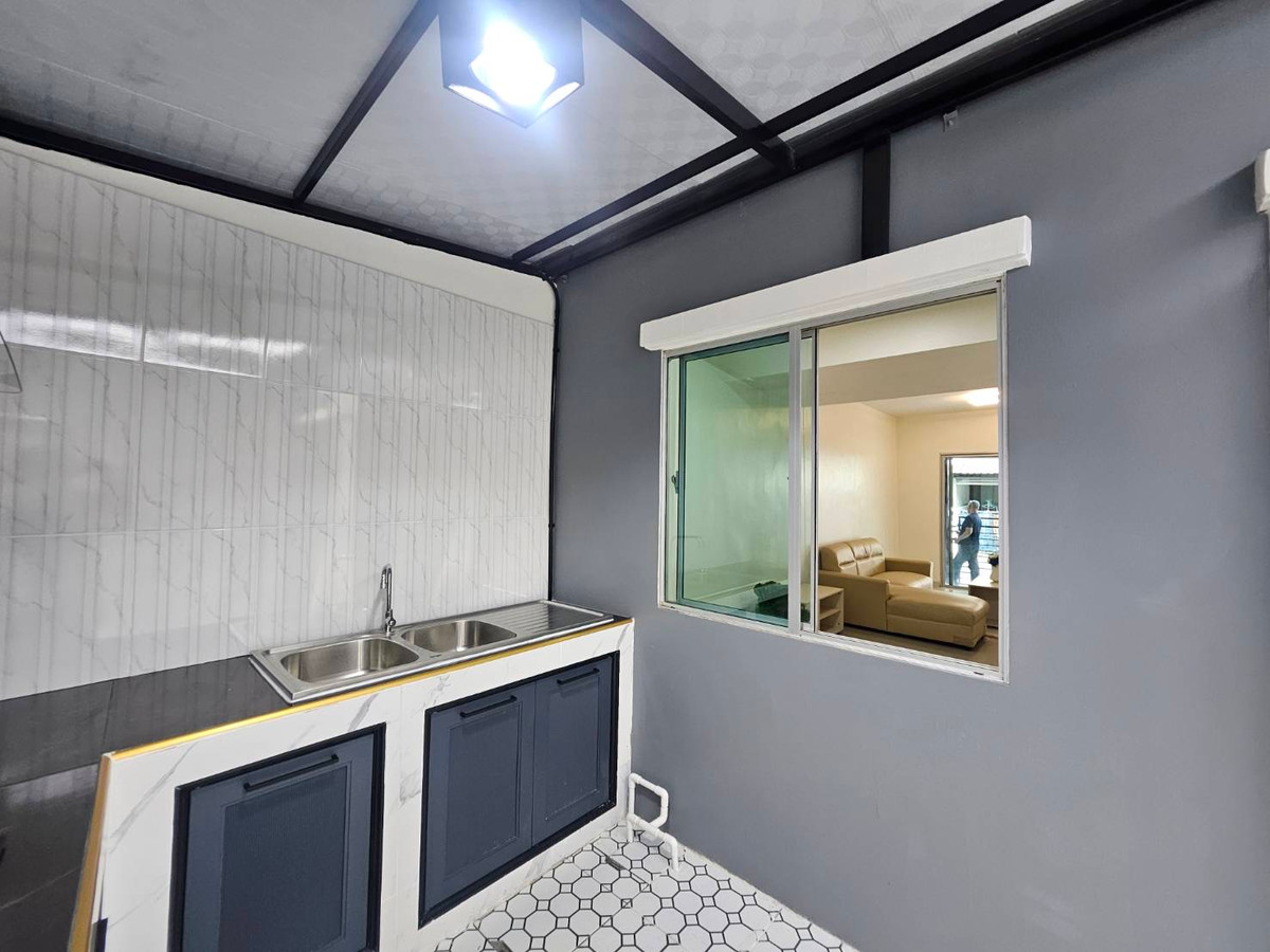 For SaleTownhomePathum Thani,Rangsit, Thammasat : Newly renovated townhouse for sale Ready to move in immediately 💥 Special price only 1.89 million baht 💥 Newly renovated house. The price is less than a million. Not easy to find in this area!