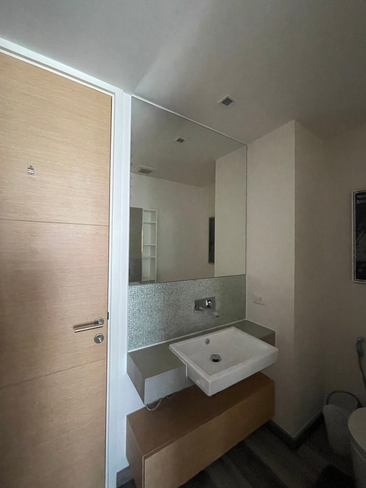 ให้เช่าคอนโดสุขุมวิท อโศก ทองหล่อ : 🔥ให้เช่าด่วน🔥The Lofts Ekkamai ห้อง Duplex รีโนเวทใหม่ ห้องสวย เฟอร์นิเจอร์ - เครื่องใช้ไฟฟ้าครบ พร้อมเข้าอยู่ ❗