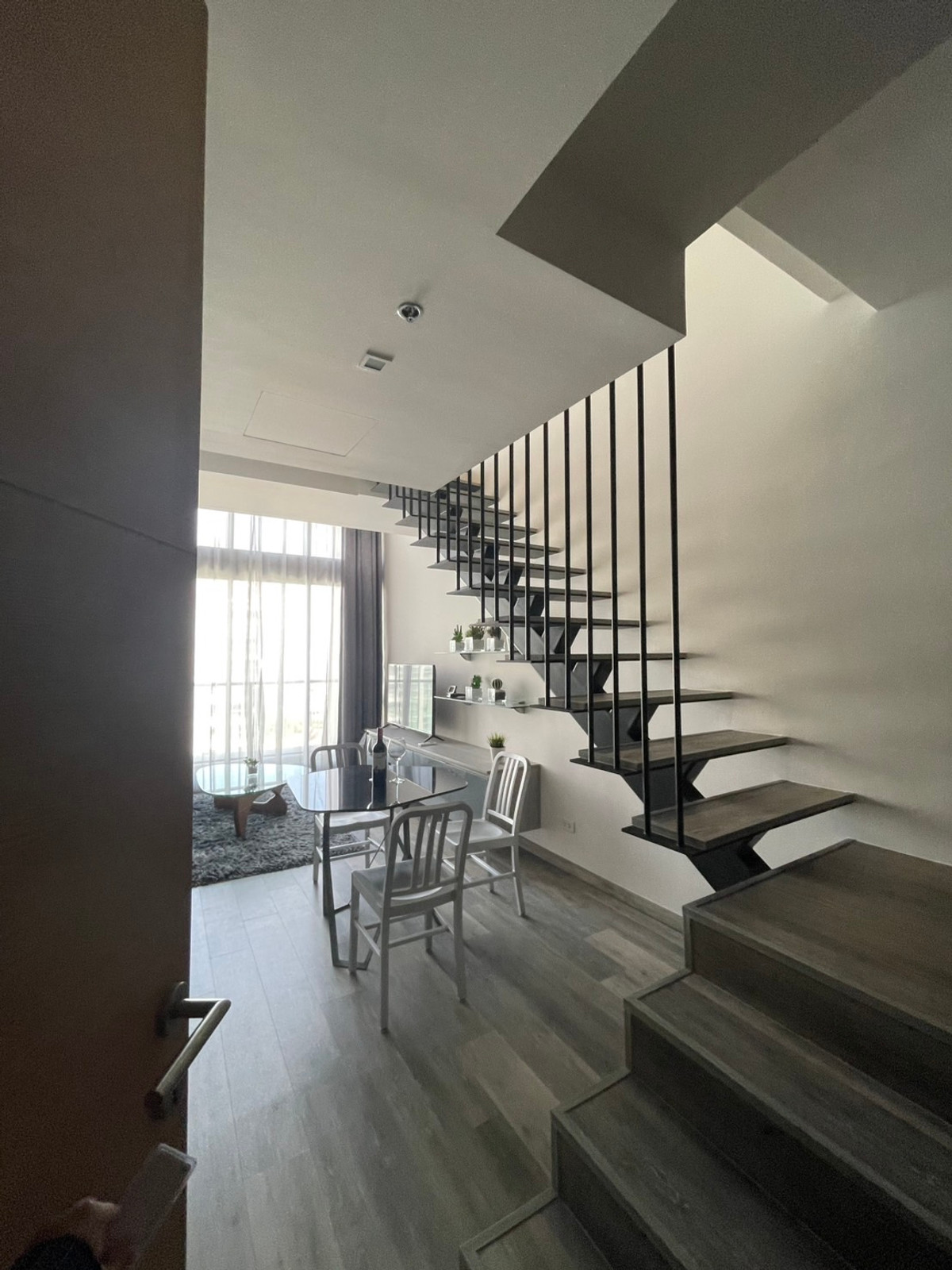 ให้เช่าคอนโดสุขุมวิท อโศก ทองหล่อ : 🔥ให้เช่าด่วน🔥The Lofts Ekkamai ห้อง Duplex รีโนเวทใหม่ ห้องสวย เฟอร์นิเจอร์ - เครื่องใช้ไฟฟ้าครบ พร้อมเข้าอยู่ ❗