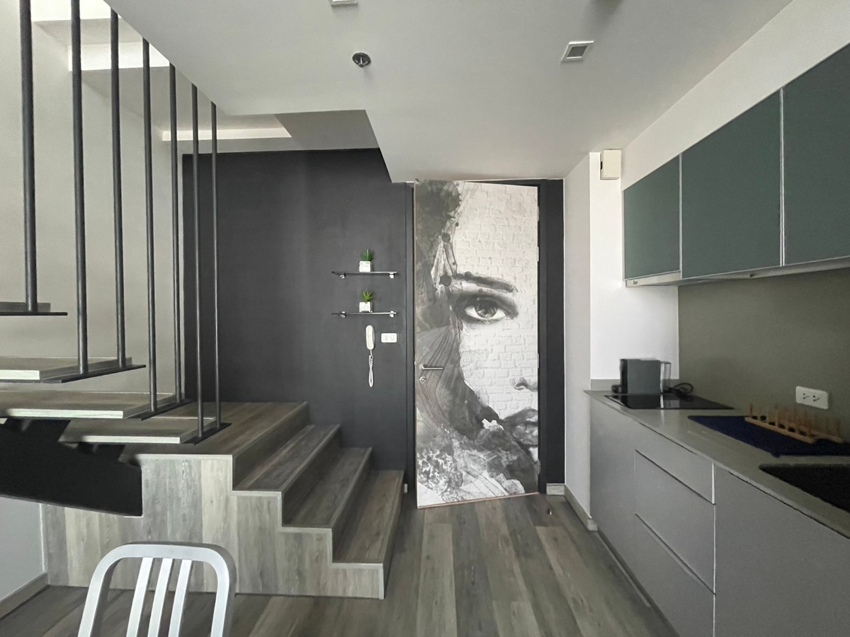 ให้เช่าคอนโดสุขุมวิท อโศก ทองหล่อ : 🔥ให้เช่าด่วน🔥The Lofts Ekkamai ห้อง Duplex รีโนเวทใหม่ ห้องสวย เฟอร์นิเจอร์ - เครื่องใช้ไฟฟ้าครบ พร้อมเข้าอยู่ ❗