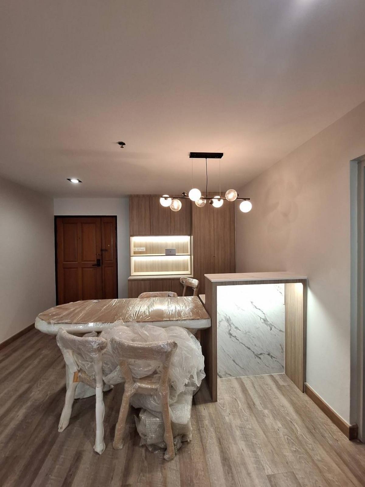 For RentCondoSukhumvit, Asoke, Thonglor : 28/01/2026, Luxury condo for rent, 3 bedrooms, 2 bathrooms, 119 sq.m., in the heart of Thonglor!Close to BTS/MSRT with fitness center and swimming pool, 60,000 baht per month.