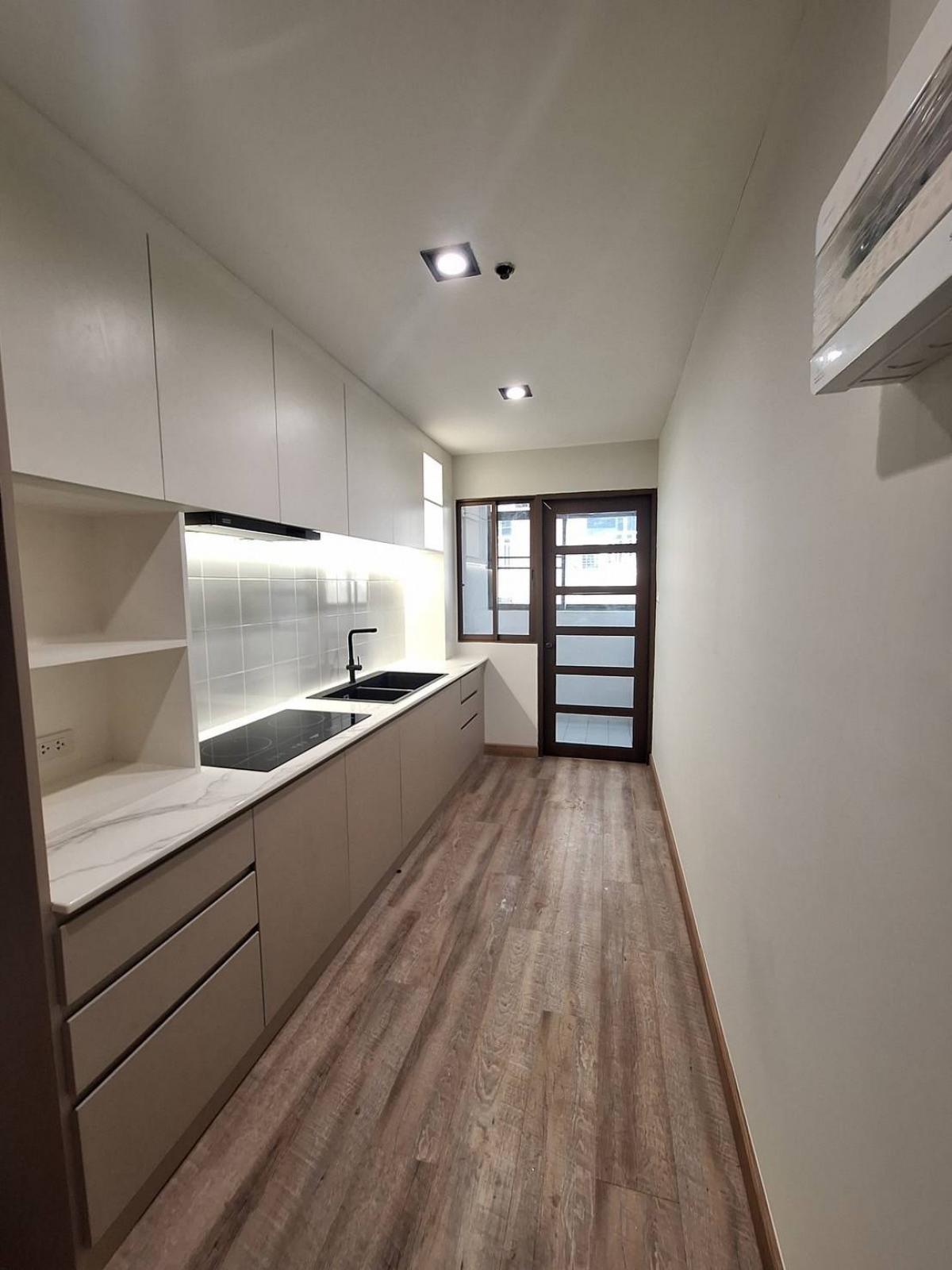 For RentCondoSukhumvit, Asoke, Thonglor : 28/01/2026, Luxury condo for rent, 3 bedrooms, 2 bathrooms, 119 sq.m., in the heart of Thonglor!Close to BTS/MSRT with fitness center and swimming pool, 60,000 baht per month.