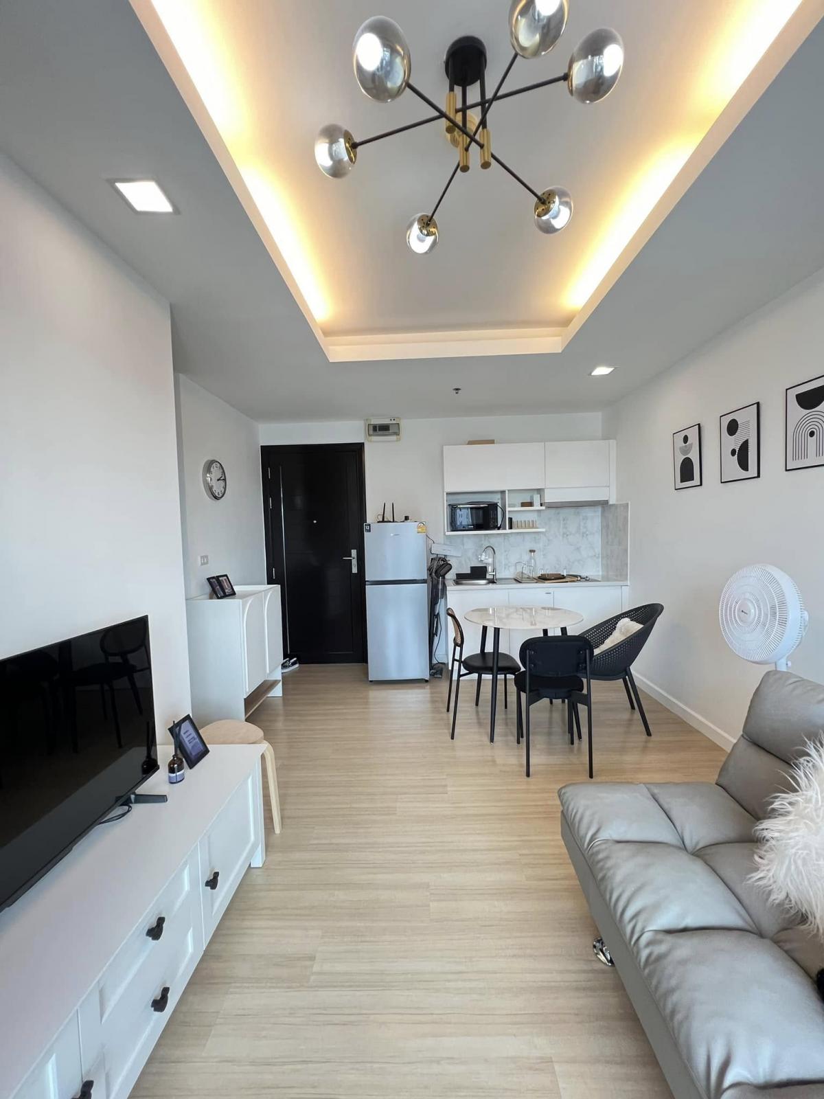 For RentCondoRama9, Petchburi, RCA : Luxury condo 1 bedroom in Thonglor area, near BTS for only 20,000 baht/month!Includes swimming pool, fitness center, and complete amenities!