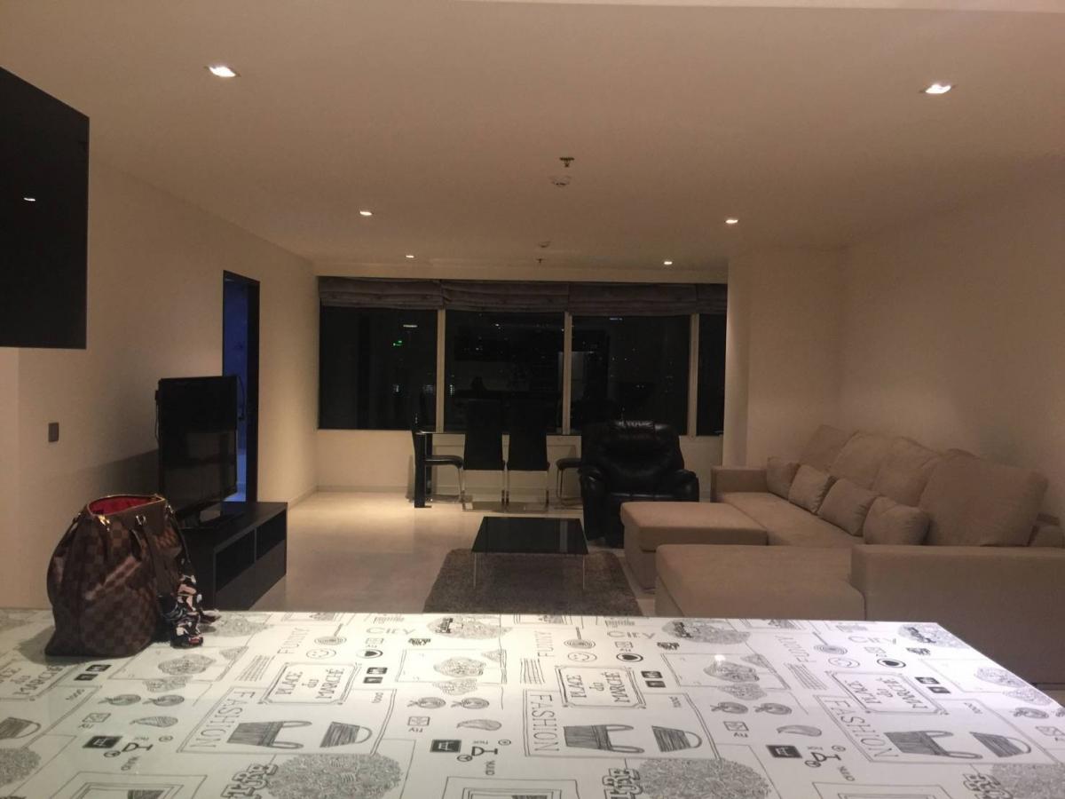 For RentCondoSukhumvit, Asoke, Thonglor : Rent a luxury 3-bedroom condo at Eight Thonglor Residence near Thonglor BTSComfortable living with complete amenities for only 100,000 Baht/month!