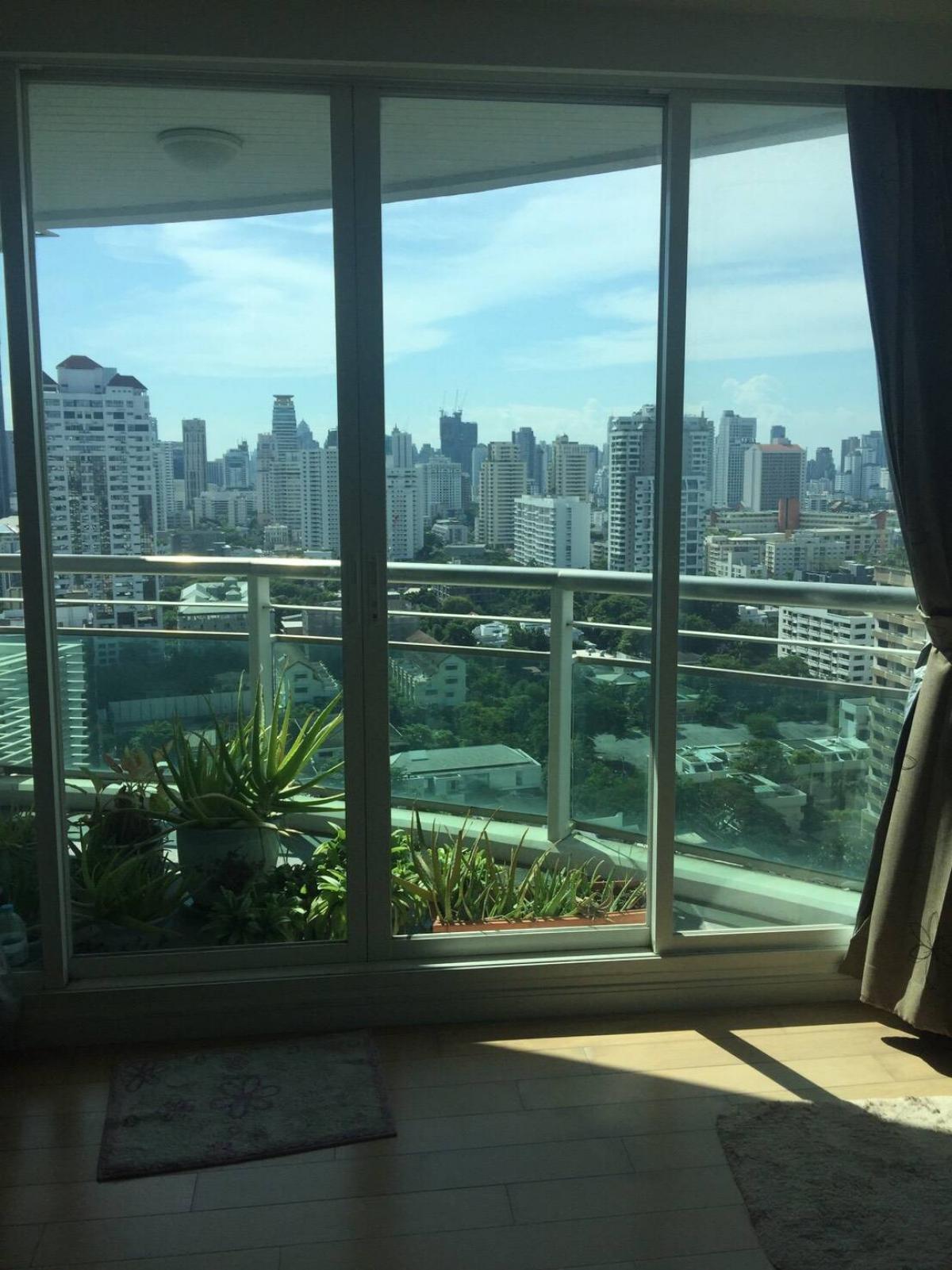 For RentCondoSukhumvit, Asoke, Thonglor : Rent a luxury 3-bedroom condo at Eight Thonglor Residence near Thonglor BTSComfortable living with complete amenities for only 100,000 Baht/month!