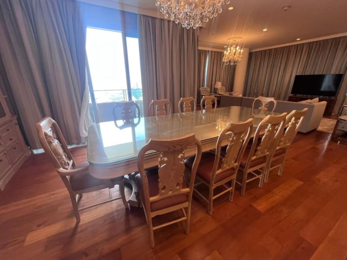 For RentCondoWitthayu, Chidlom, Langsuan, Ploenchit : 03/04/2026, Luxurious on a prime location! 4-bedroom condo @ 185 Rajadamri near BTS Ratchadamri
Special rent 280,000 THB/month with full facilities! 0642748883