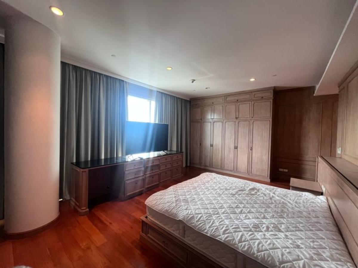 For RentCondoWitthayu, Chidlom, Langsuan, Ploenchit : 03/04/2026, Luxurious on a prime location! 4-bedroom condo @ 185 Rajadamri near BTS Ratchadamri
Special rent 280,000 THB/month with full facilities! 0642748883