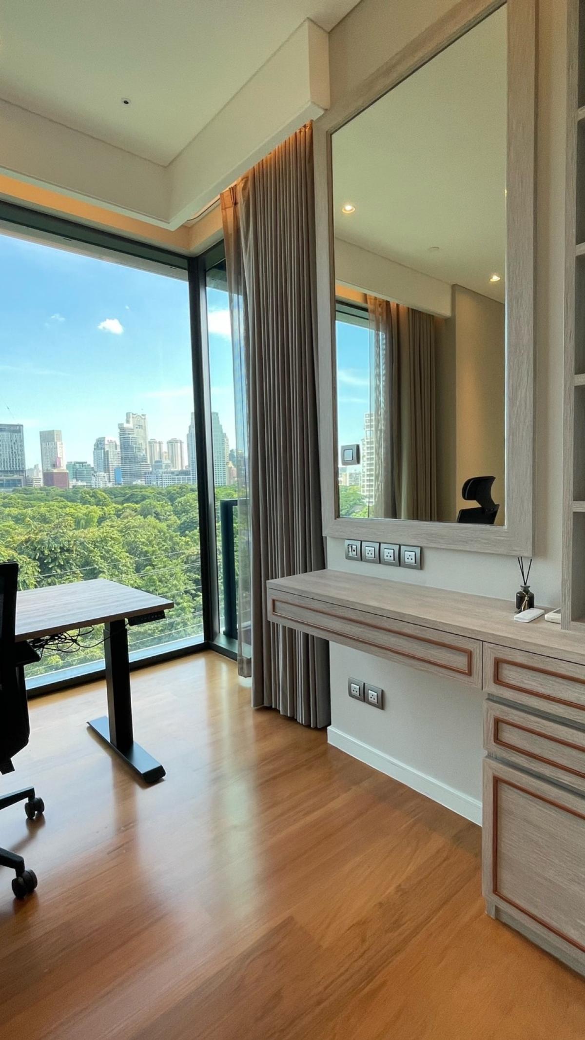 ขายคอนโดวิทยุ ชิดลม หลังสวน : 03/04/2026, รวมค่าโอนSindhorn Tonson Luxury Condo 2 ห้องนอน ใจกลางชิดลม 
ใกล้ BTS/MRT เดินถึง Central ชิดลม เริ่ม 41.8 ลบ. 0642748883