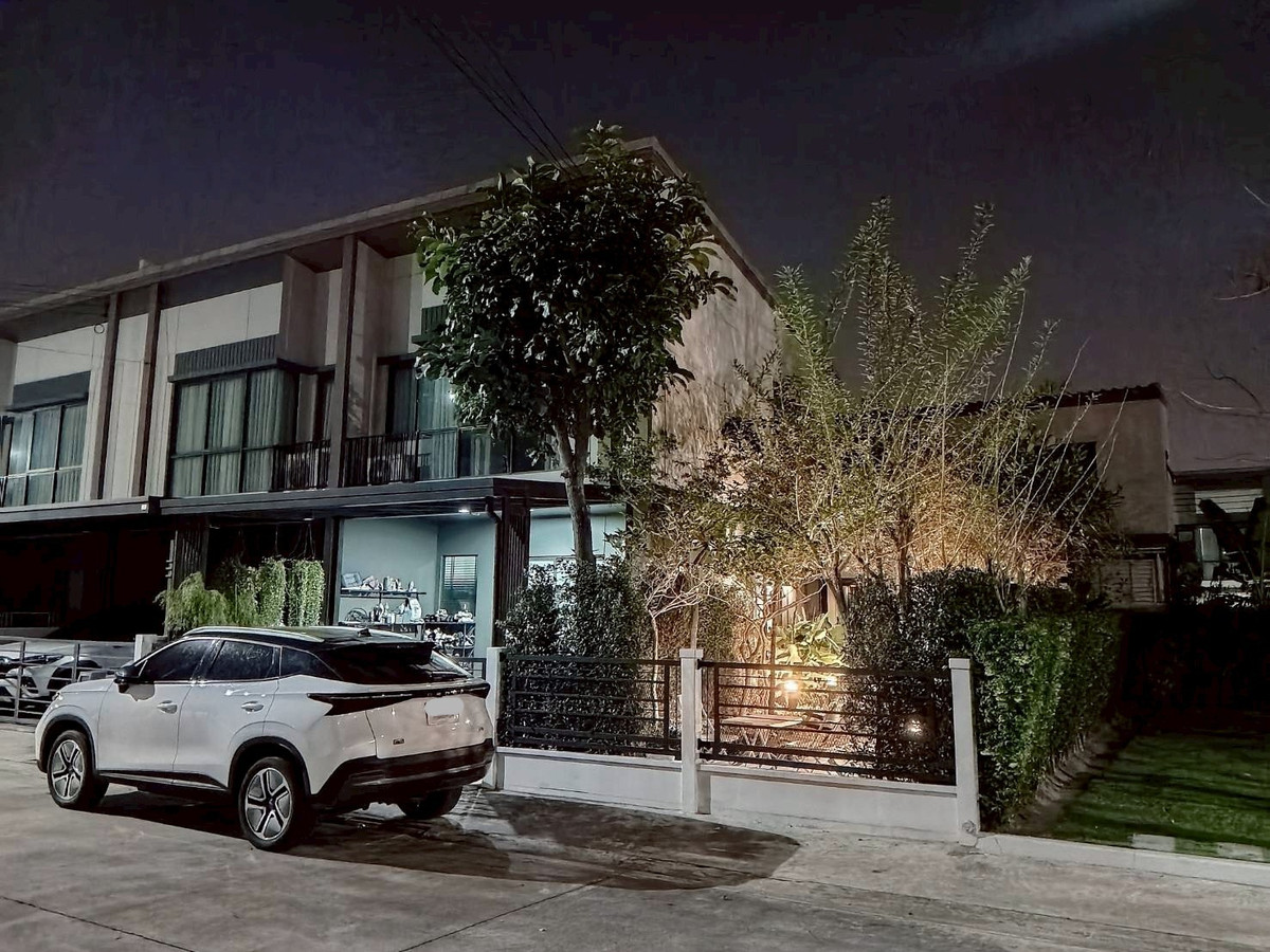 ให้เช่าทาวน์โฮมนนทบุรี บางใหญ่ บางบัวทอง : ทาวน์โฮม หลังมุม ร่มรื่น สไตล์บาหลี อยู่ใกล้ส่วนกลาง มีที่ชาร์จรถ EV ใกล้เซ็นทรัล เวสเกต