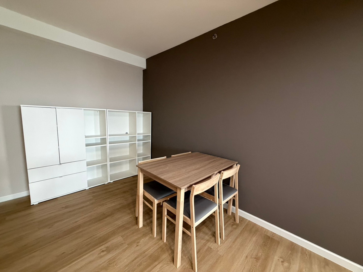 For RentCondoPattanakan, Srinakarin : Condo for rent, Supalai Park Srinakarin, newly renovated, ready to move in. Next to the MRT Yellow Line