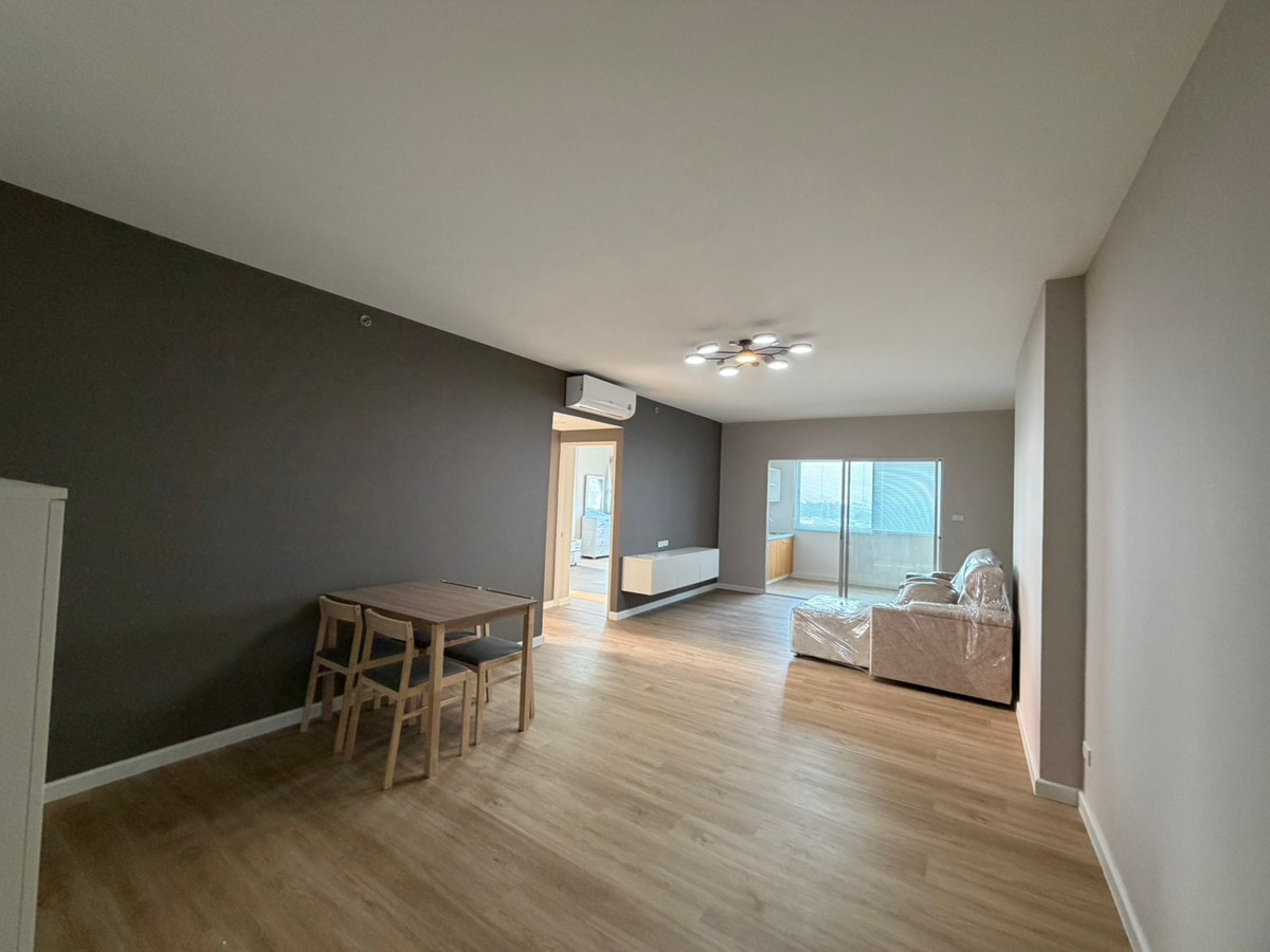 For RentCondoPattanakan, Srinakarin : Condo for rent, Supalai Park Srinakarin, newly renovated, ready to move in. Next to the MRT Yellow Line