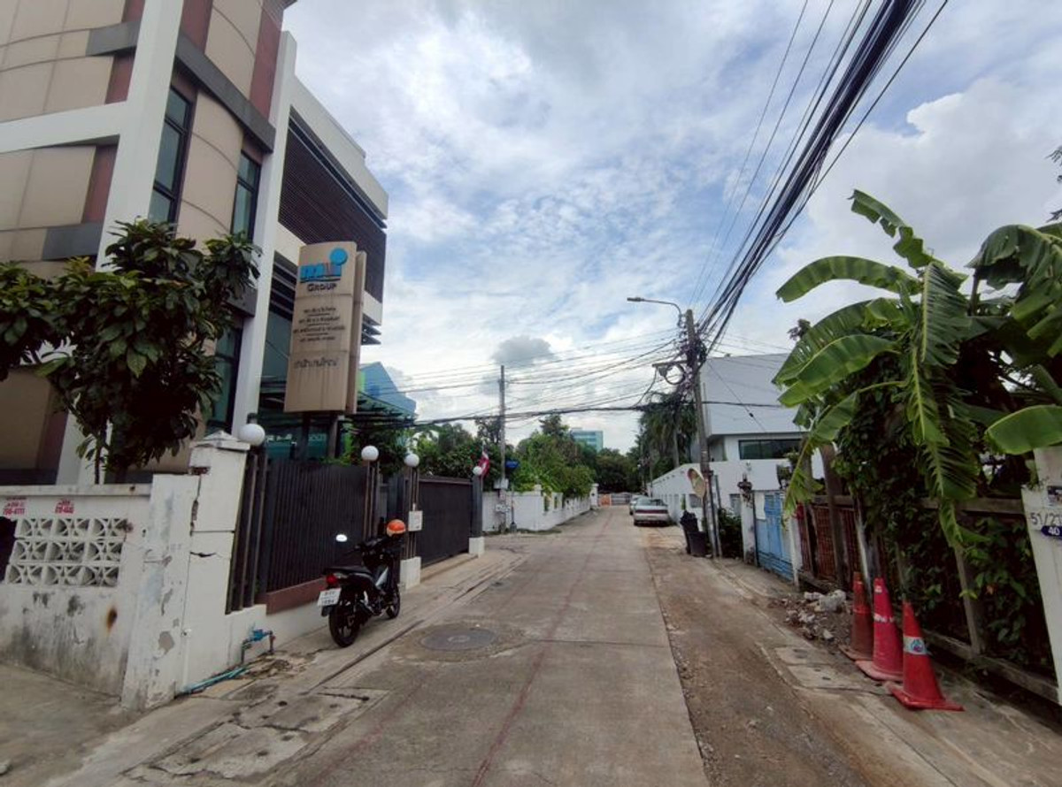 ขายบ้านนนทบุรี บางใหญ่ บางบัวทอง : ขายบ้านเดี่ยว 2 ชั้น หลังมุม ใกล้เดอะมอลล์งามวงศ์วาน เนื้อที่ 65 ตารางวา แขวงบางเขน เขตเมืองนนทบุรี จังหวัดนนทบุรี