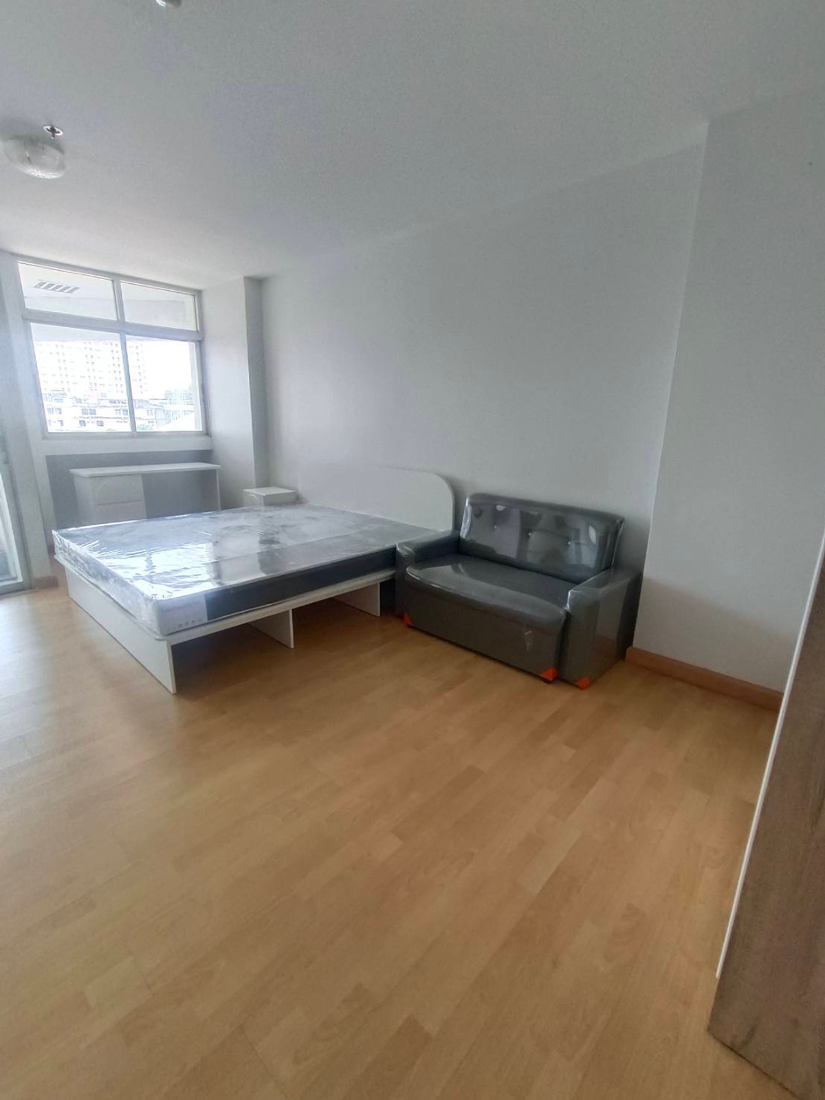 คอนโดโชคชัย4 ลาดพร้าว71 : ให้เช่า 7,500 / ขาย คอนโด ป.ธนา ทาวเวอร์ 2 ใกล้ รถไฟฟ้าโชคชัย 4 ซอยลาดพร้าว 58/1 แบบ 1 ห้องนอน 32 ตร.ม.  ห้องใกล้สระว่ายน้ำ 