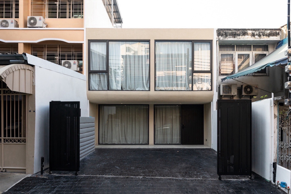 For SaleTownhomeSathorn, Narathiwat : Townhouse in Central City Location on Chan Road Near Business and Shopping Districts