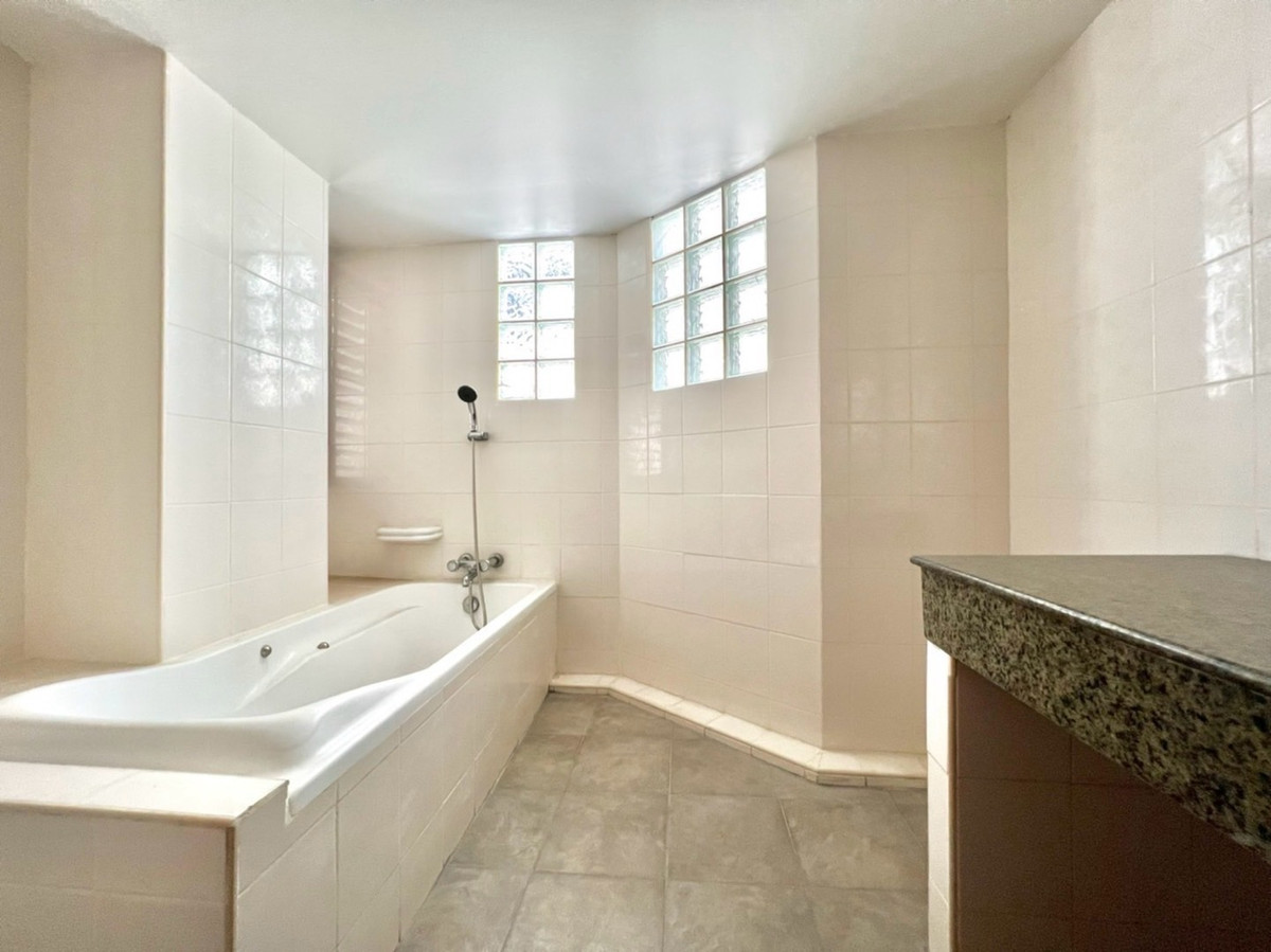 ให้เช่าโฮมออฟฟิศนานา : ให้เช่า โฮมออฟฟิศ นานา สุขุมวิท สวนเบญจกิติ ใกล้ รถไฟฟ้า BTS ใกล้ ทางด่วน และ เพลินจิต | จอดรถได้ 4 คัน