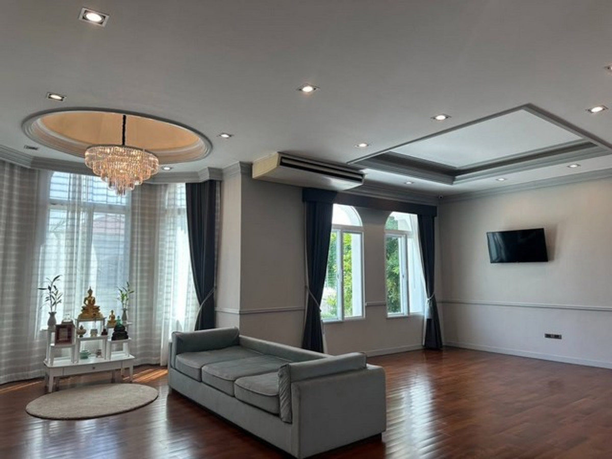 For RentHouseLadkrabang, Suwannaphum Airport : HR3194 Sell or rent a luxury detached house, Two Grand Monaco Bangna Wongwaen Project, fully furnished, ready to move in.