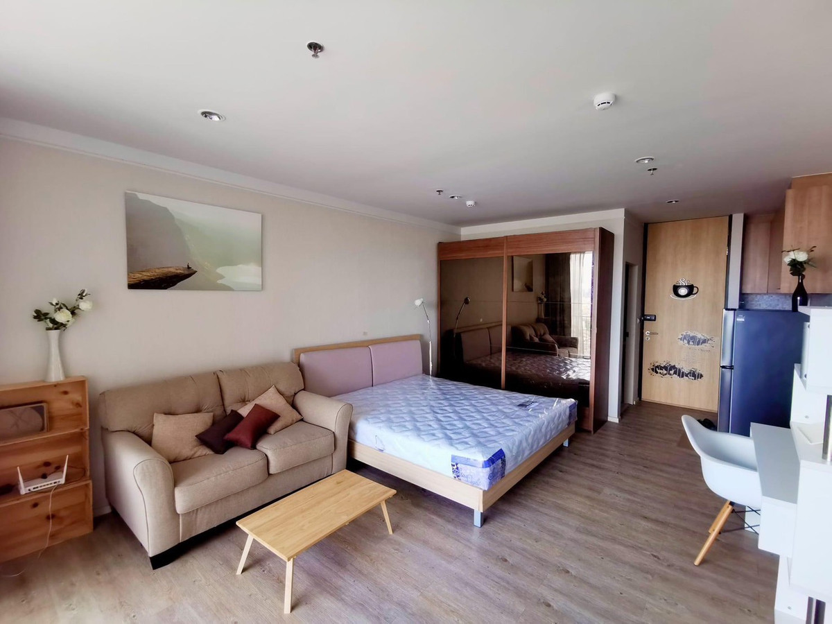 For SaleCondoLadprao, Central Ladprao : Urgent sale! Very good price, the issara ladprao, high floor, south side, very good view, near MRT Ladprao, good location, rare room, convenient, near Central Ladprao department store, BIG C Ladprao. If interested, contact 0876358339 K. Nang.