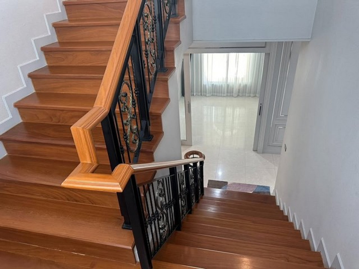 For RentHouseLadkrabang, Suwannaphum Airport : HR3194 Sell or rent a luxury detached house, Two Grand Monaco Bangna Wongwaen Project, fully furnished, ready to move in.